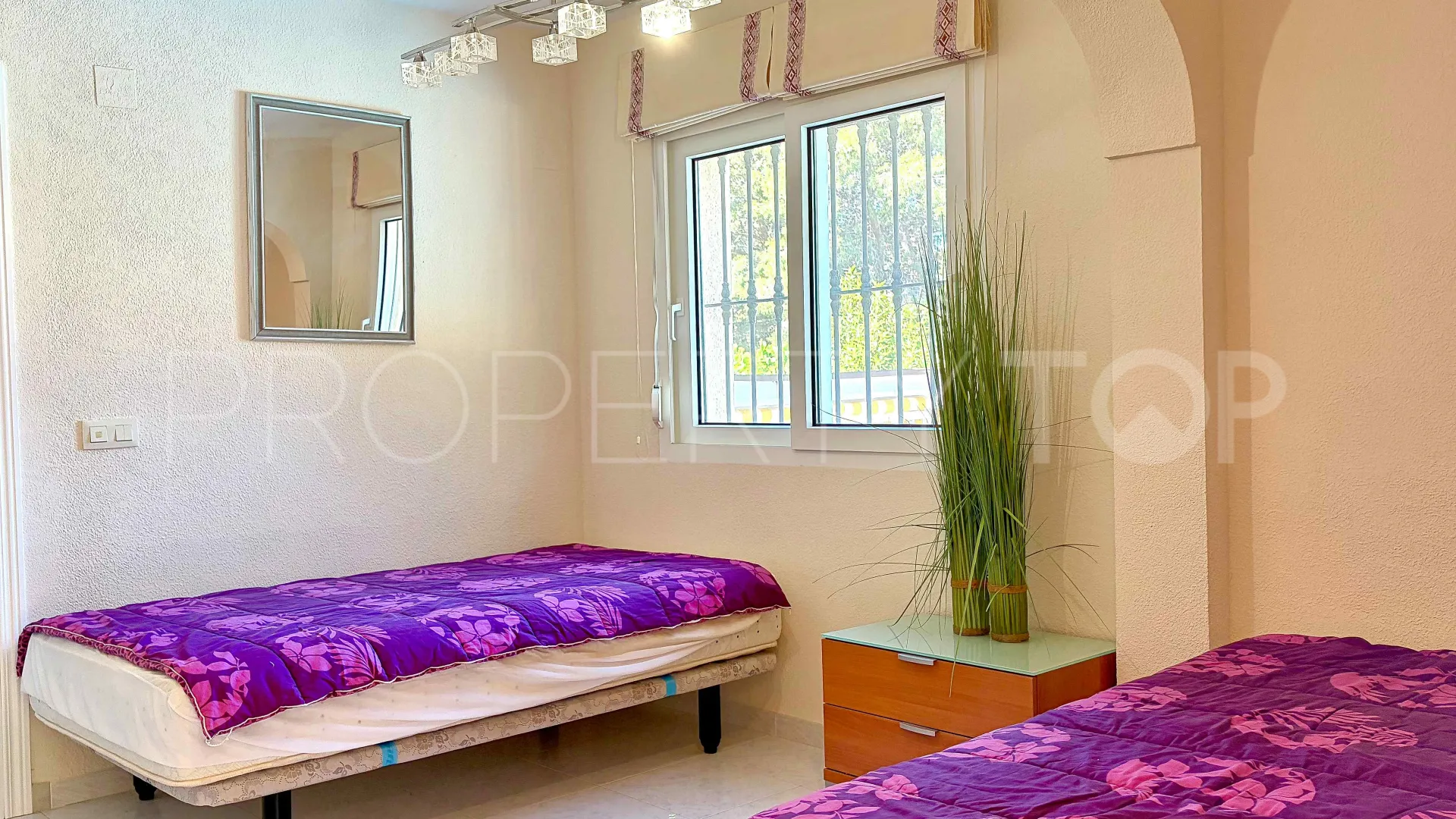 Comprar villa con 7 dormitorios en Denia