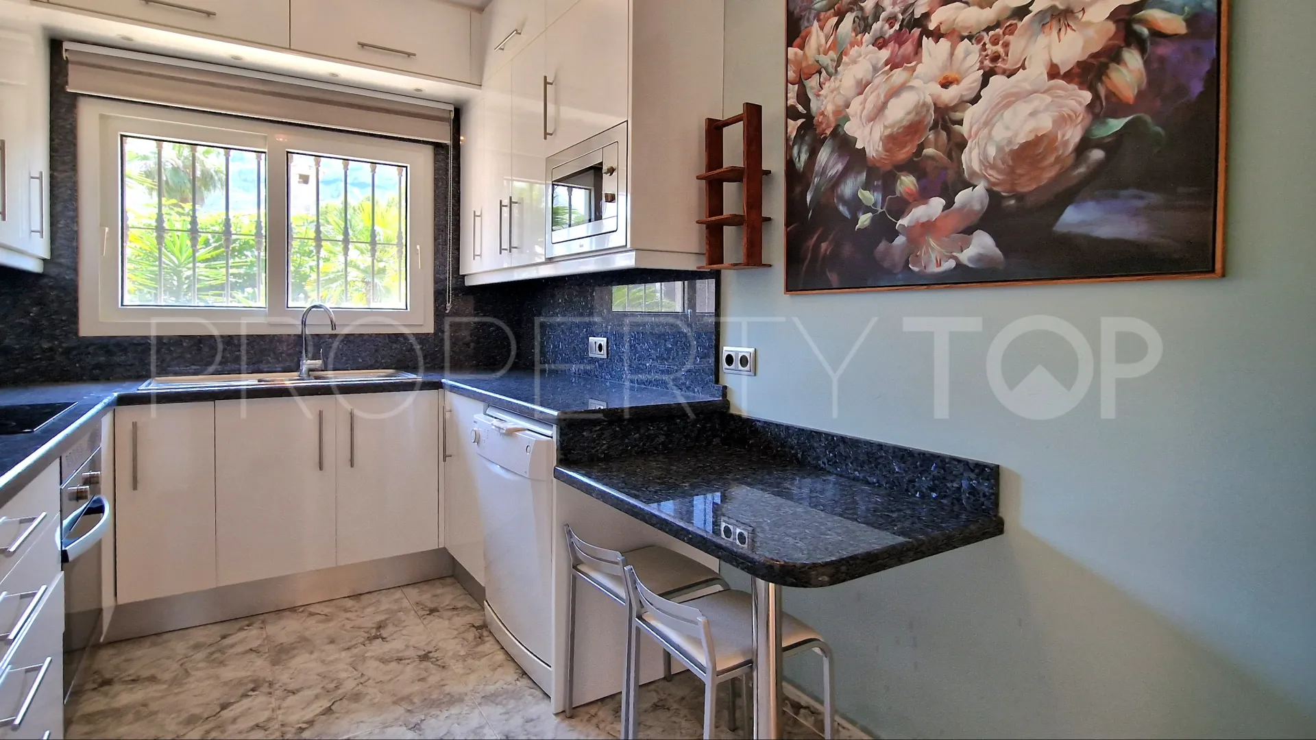 Comprar villa con 7 dormitorios en Denia