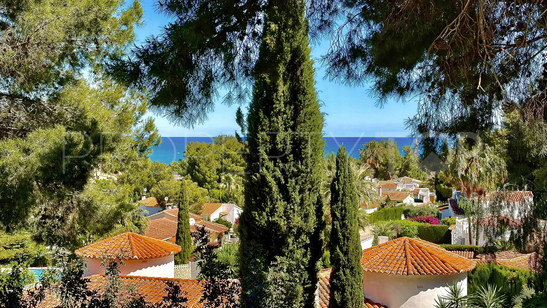 Comprar villa con 7 dormitorios en Denia