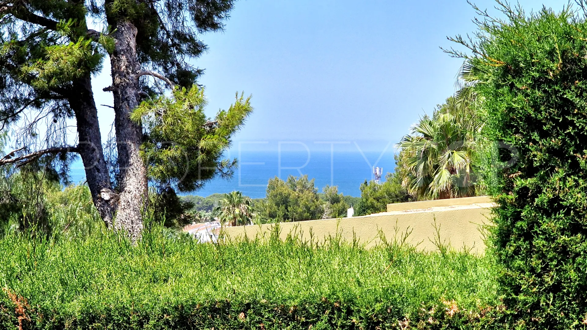 Comprar villa con 7 dormitorios en Denia