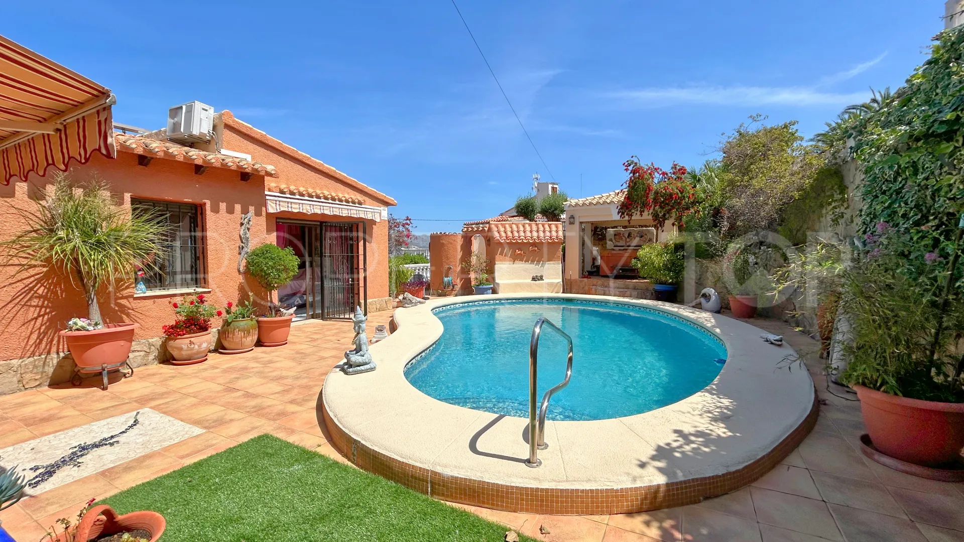Se vende villa en Orba con 4 dormitorios