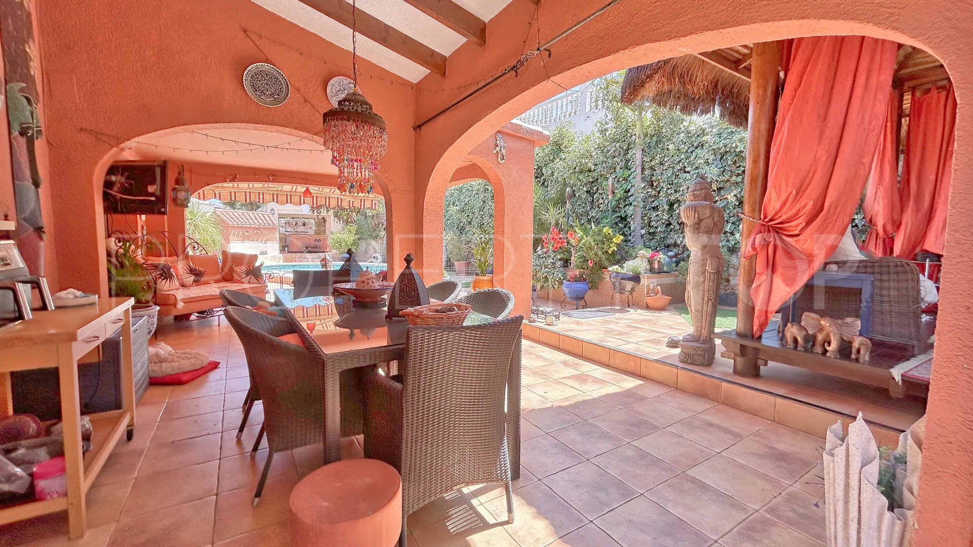 Se vende villa en Orba con 4 dormitorios