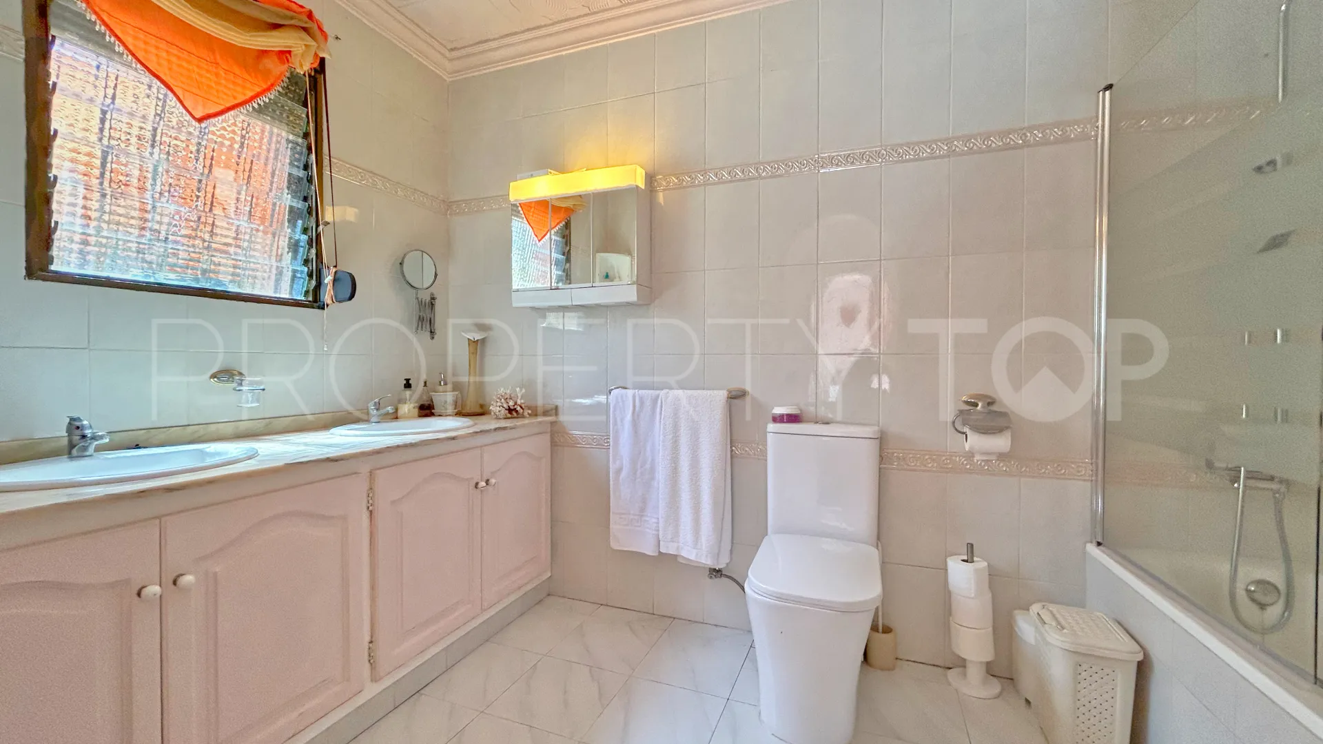 Se vende villa en Orba con 4 dormitorios