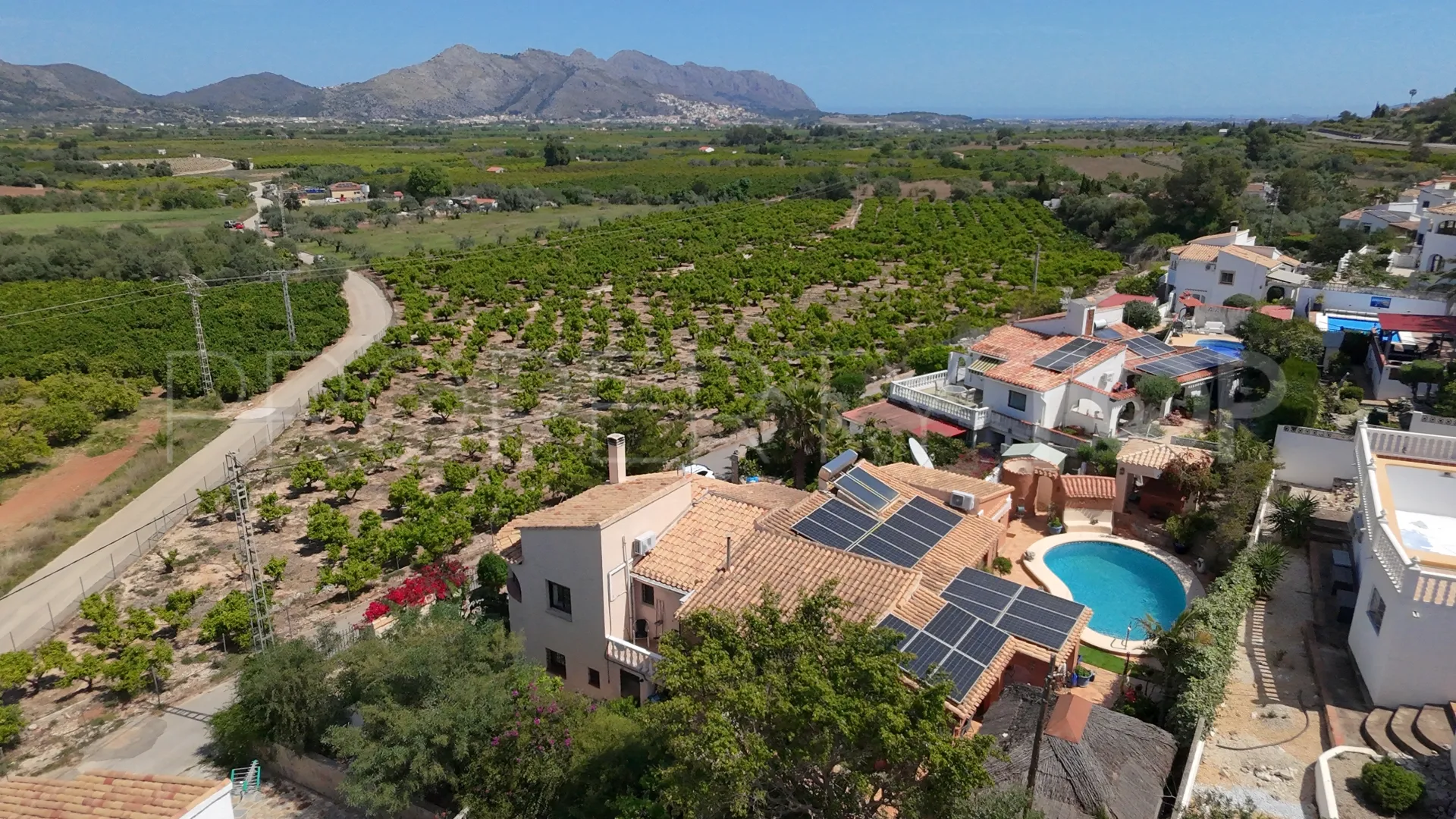 Se vende villa en Orba con 4 dormitorios