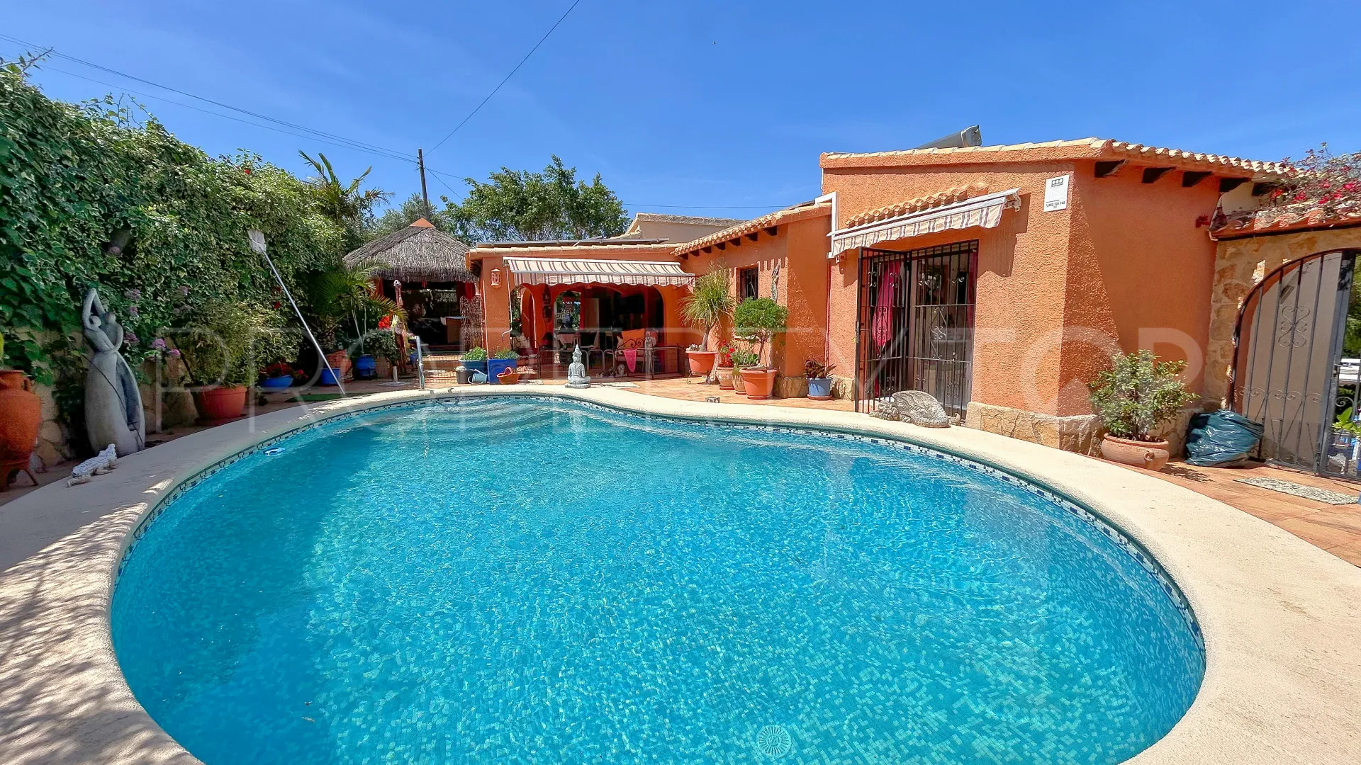 Se vende villa en Orba con 4 dormitorios