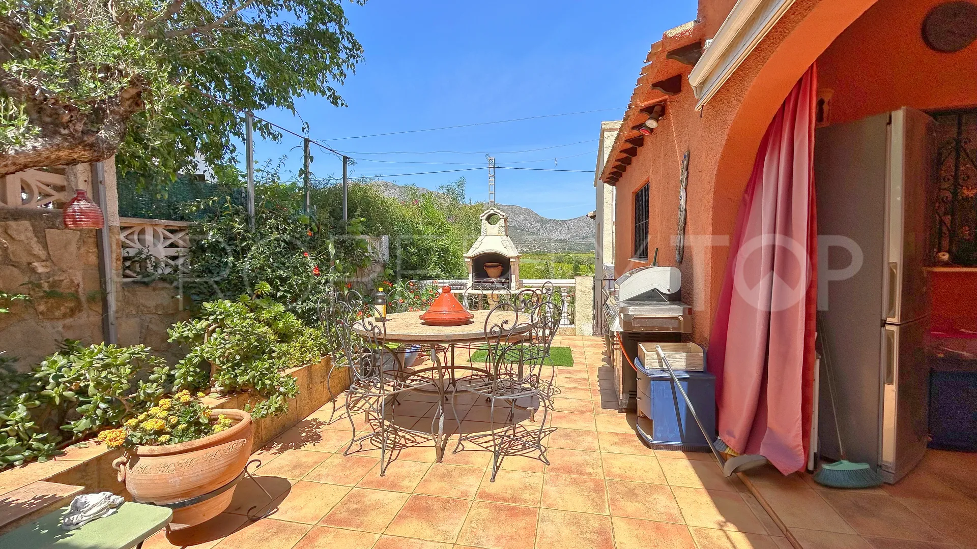 Se vende villa en Orba con 4 dormitorios