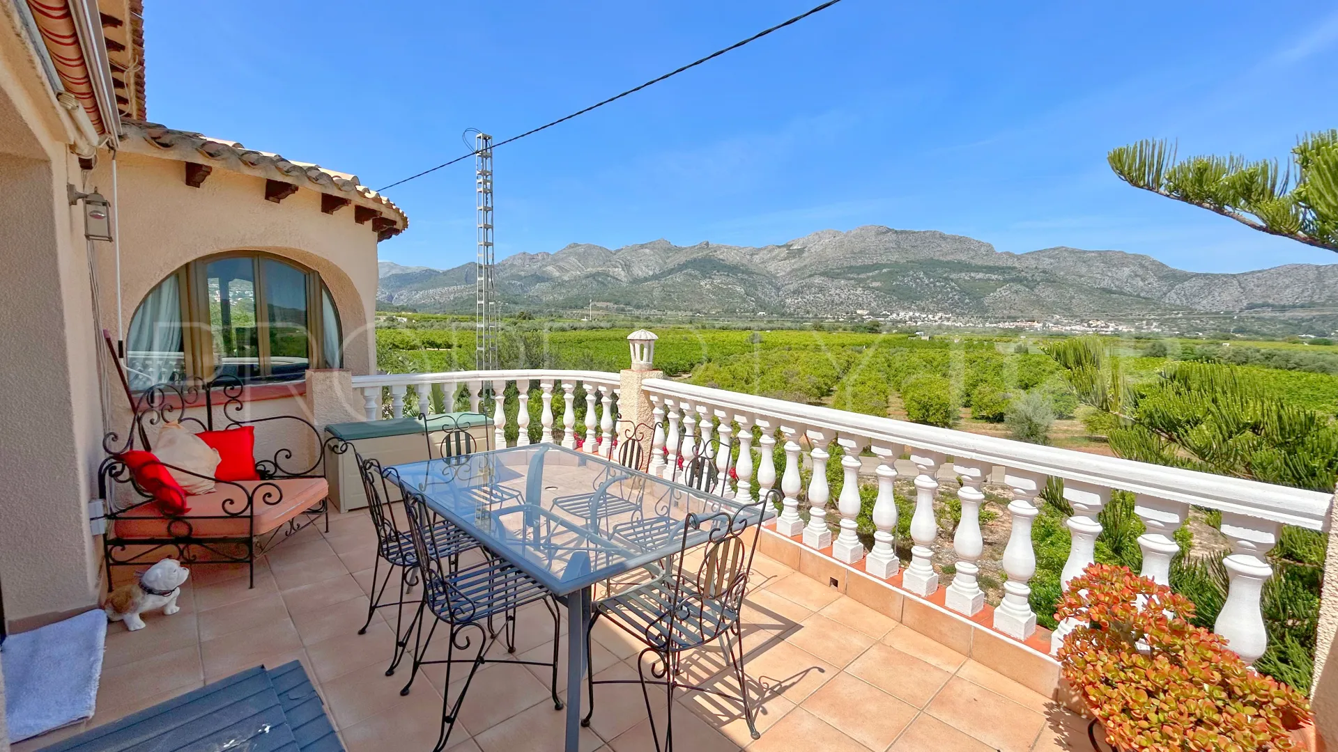 Se vende villa en Orba con 4 dormitorios