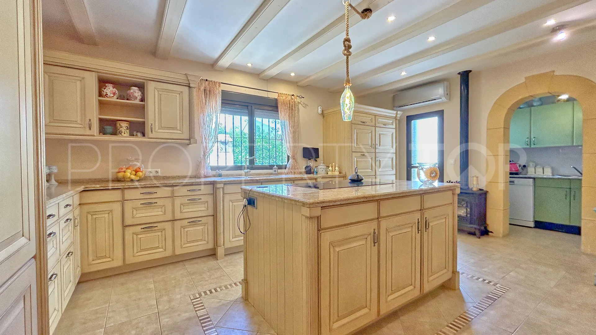 Se vende villa en Orba con 4 dormitorios