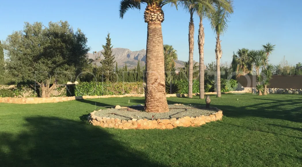 For sale villa in Pedreguer with 5 bedrooms