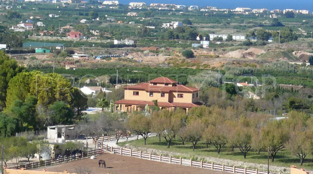 For sale villa in Pedreguer with 5 bedrooms