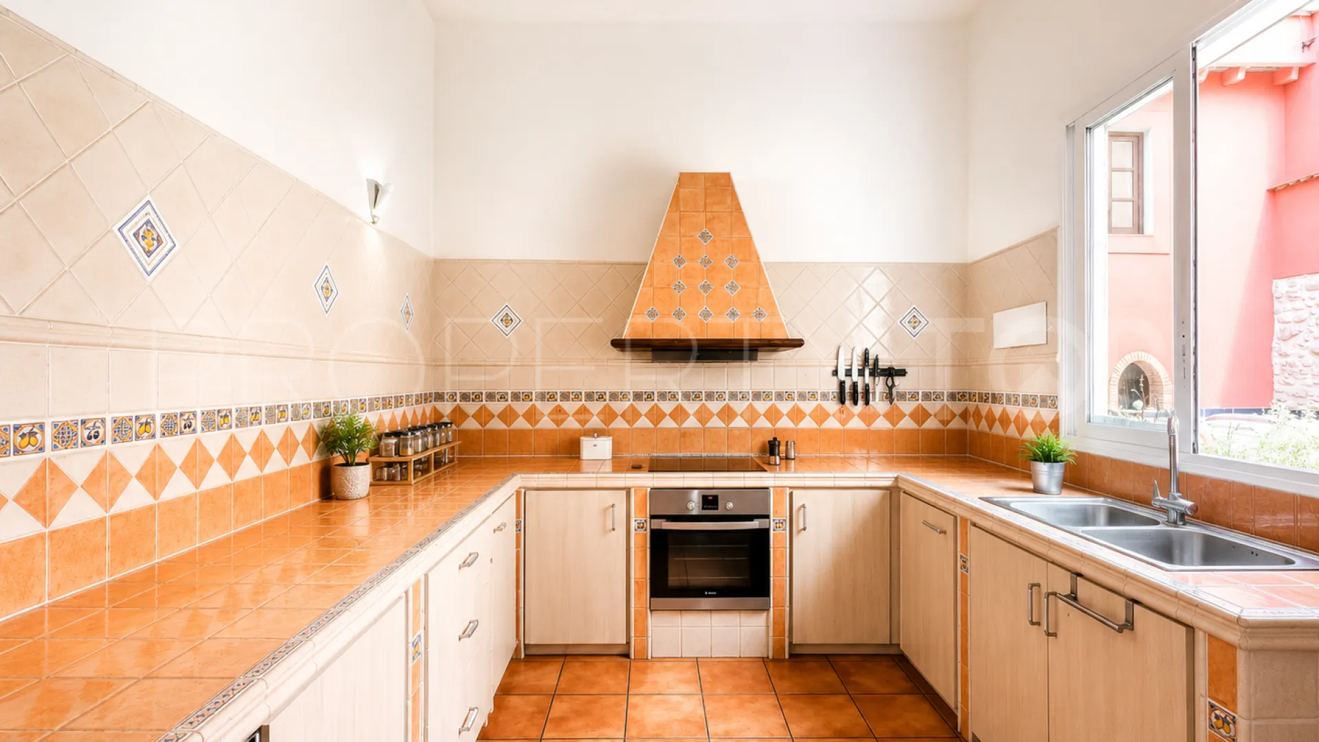 Almoines town house for sale