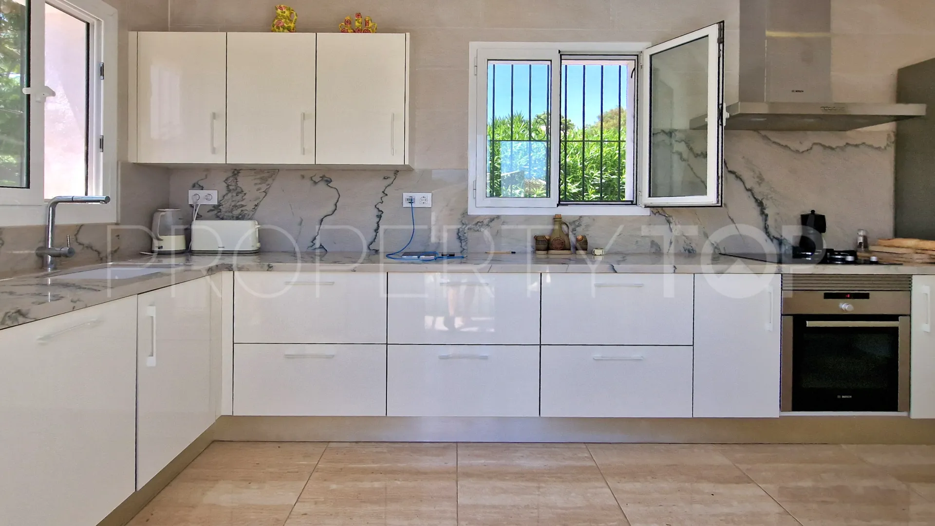 Villa for sale in Moraira with 6 bedrooms