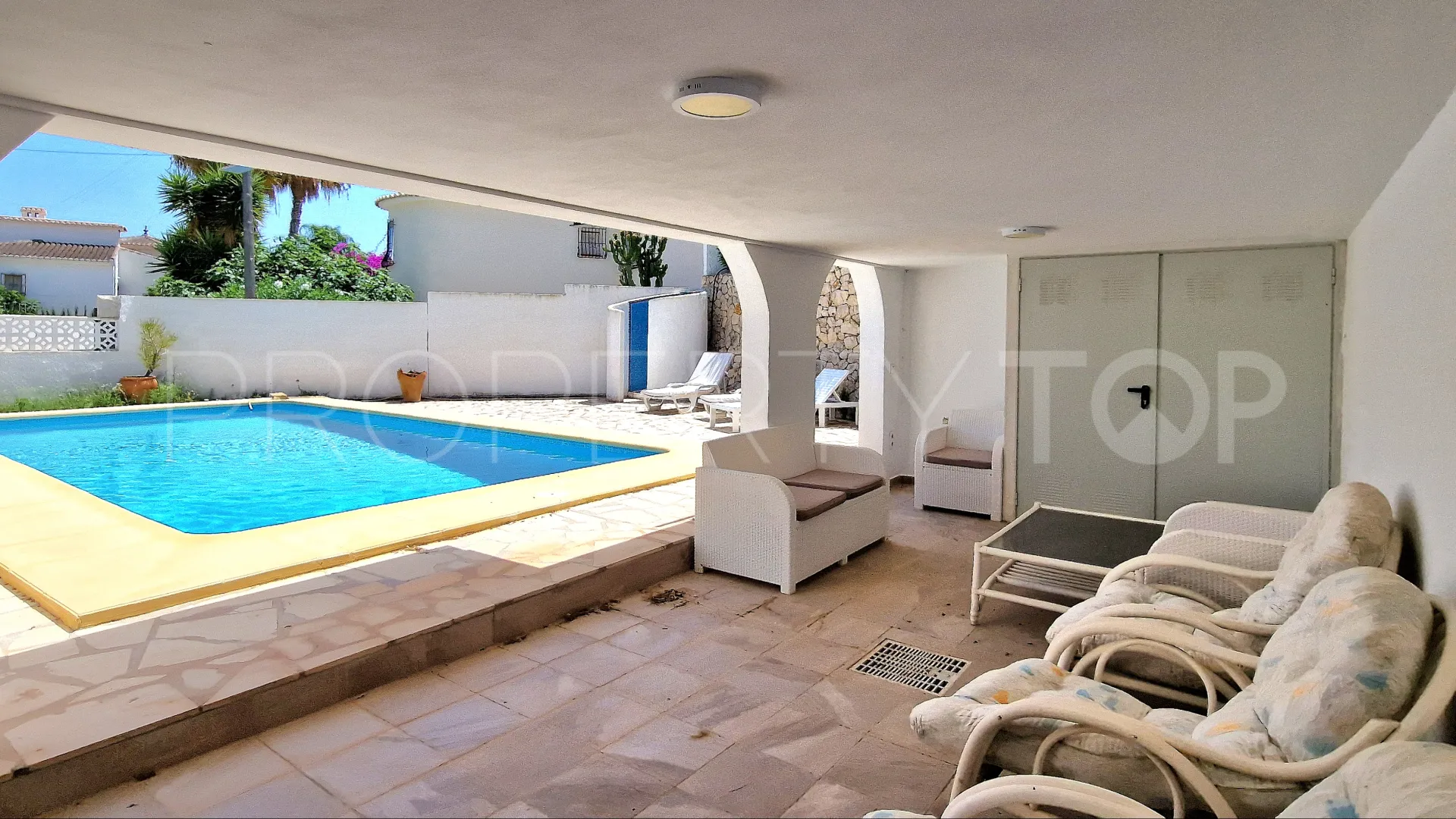 Villa for sale in Moraira with 6 bedrooms
