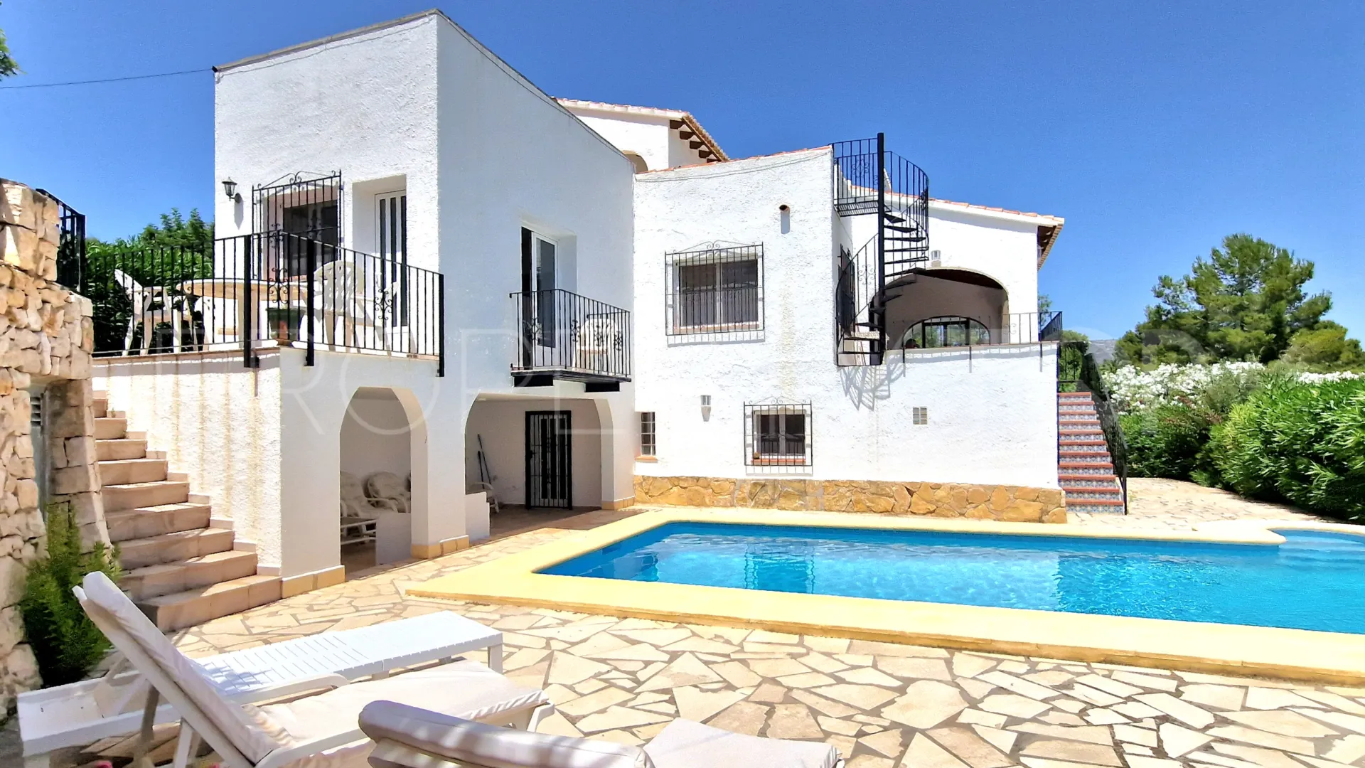 Villa for sale in Moraira with 6 bedrooms