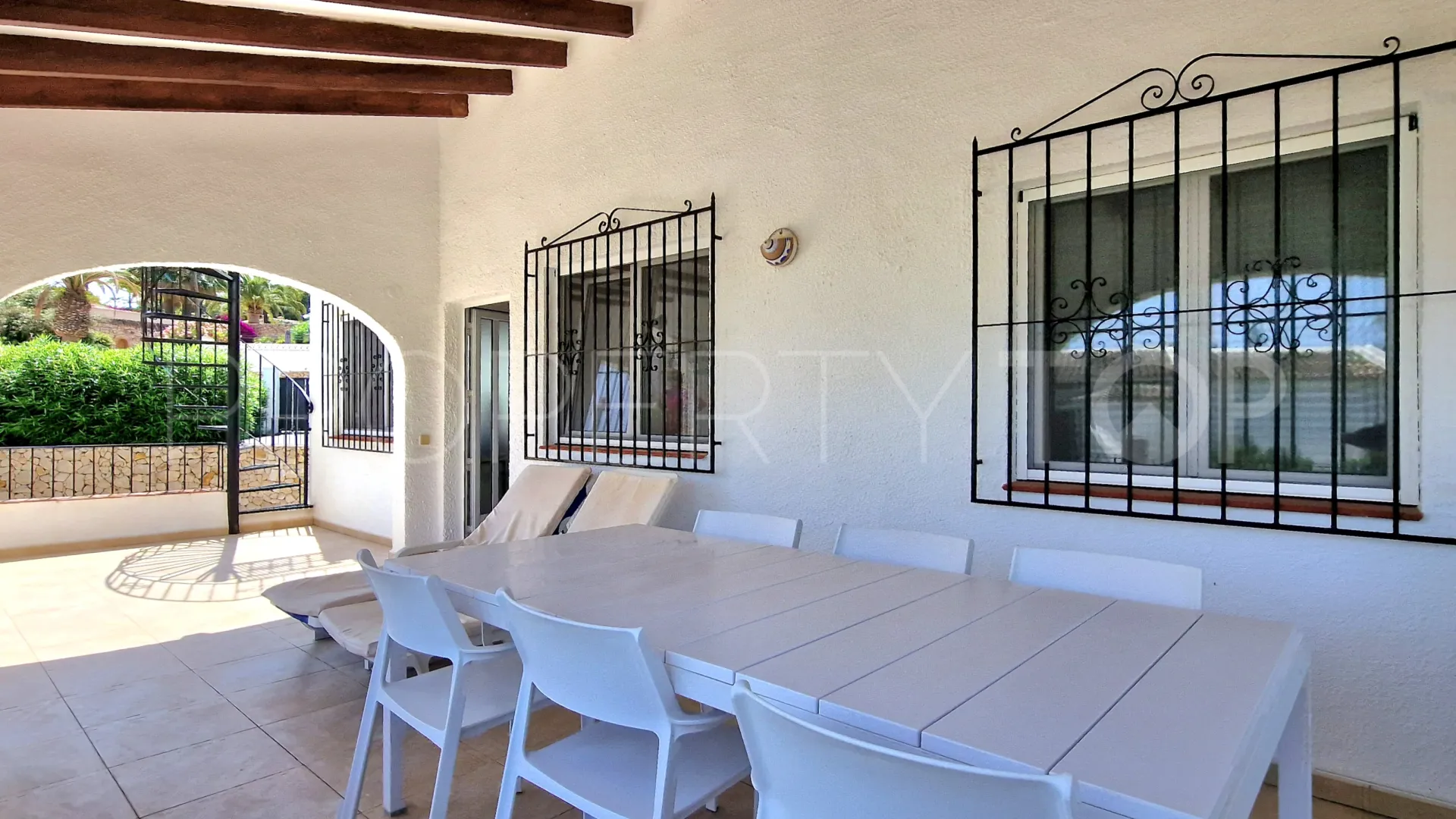 Villa for sale in Moraira with 6 bedrooms