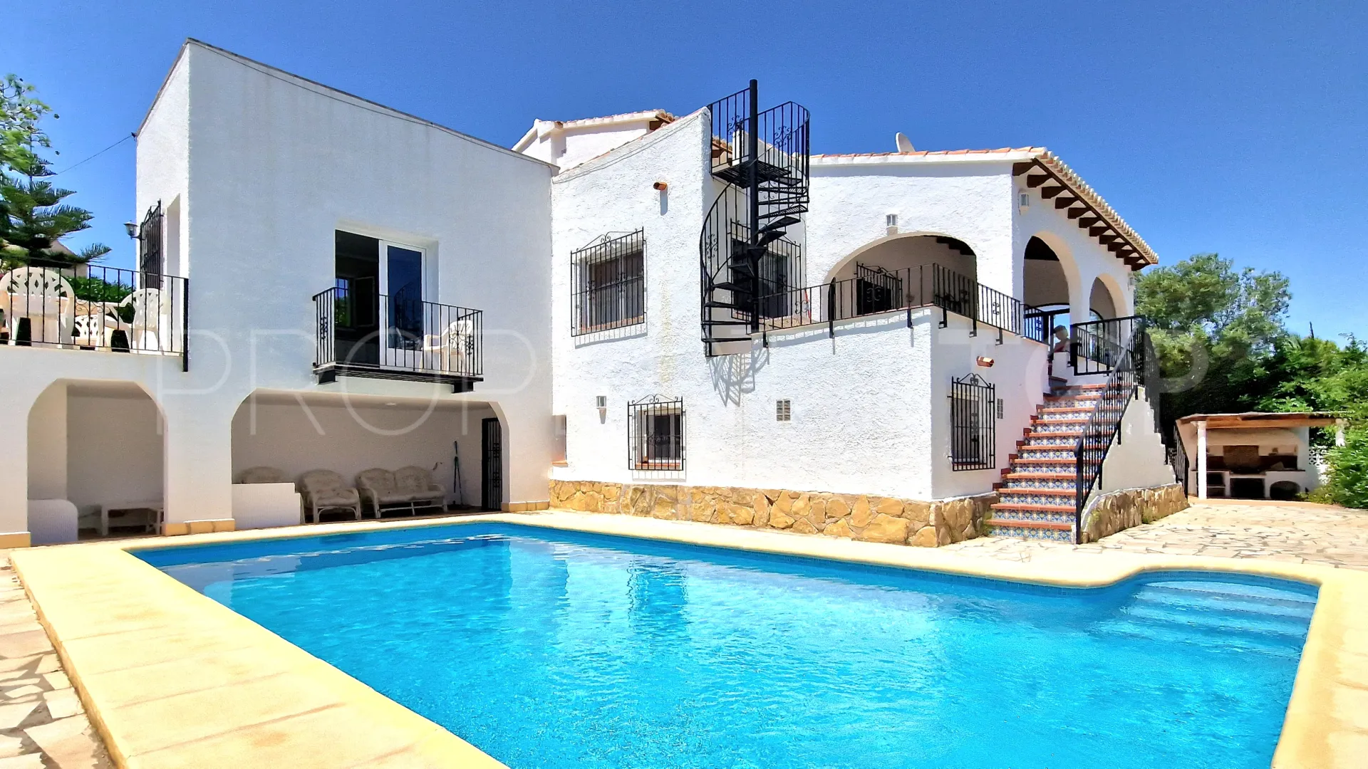 Villa for sale in Moraira with 6 bedrooms