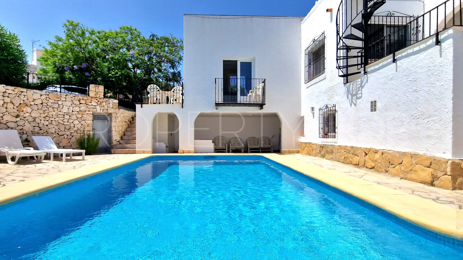 Villa for sale in Moraira with 6 bedrooms