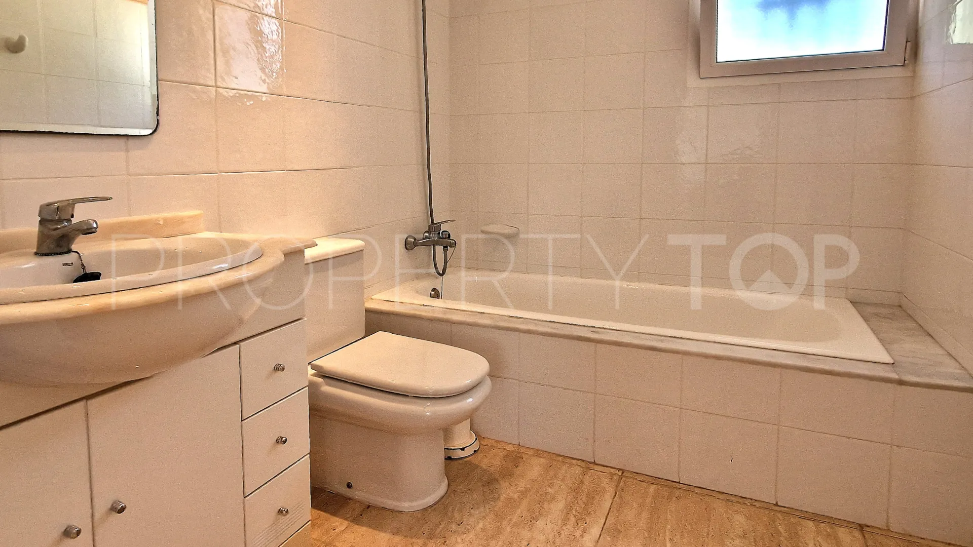 Villa for sale in Moraira with 6 bedrooms