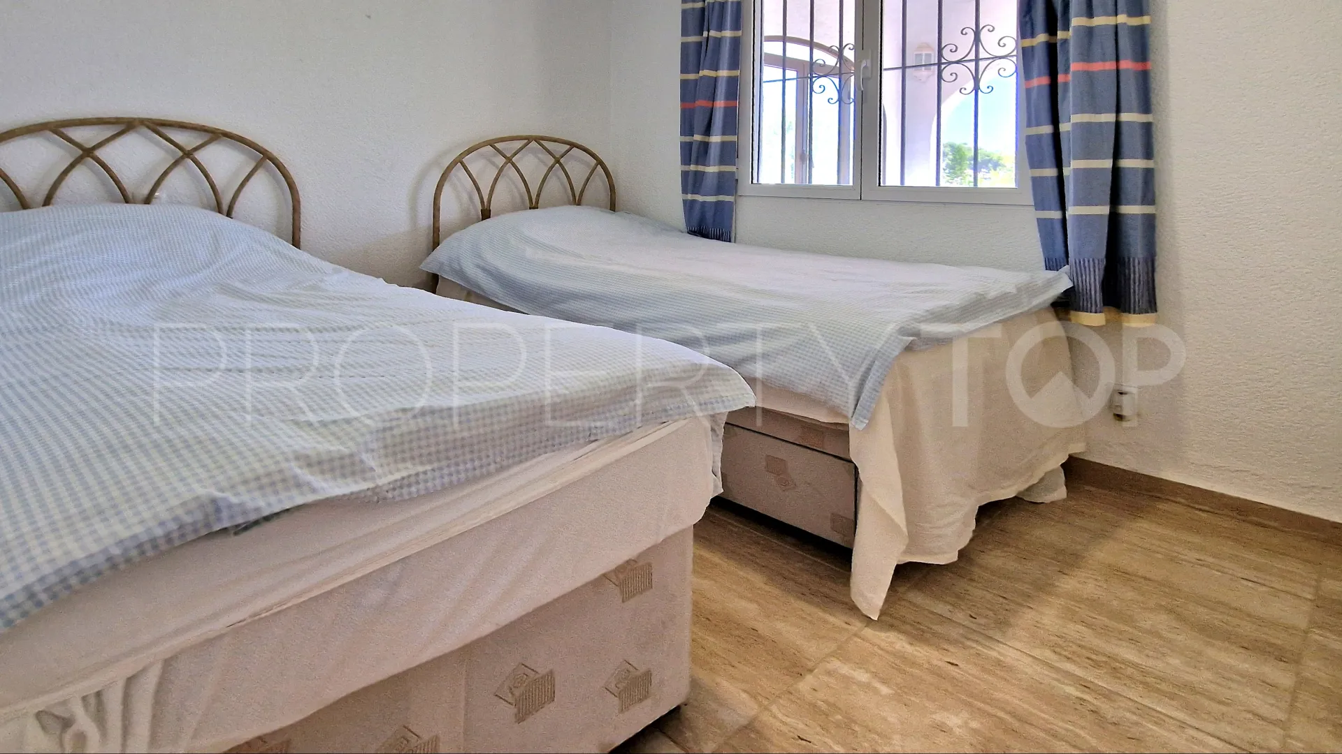 Villa for sale in Moraira with 6 bedrooms