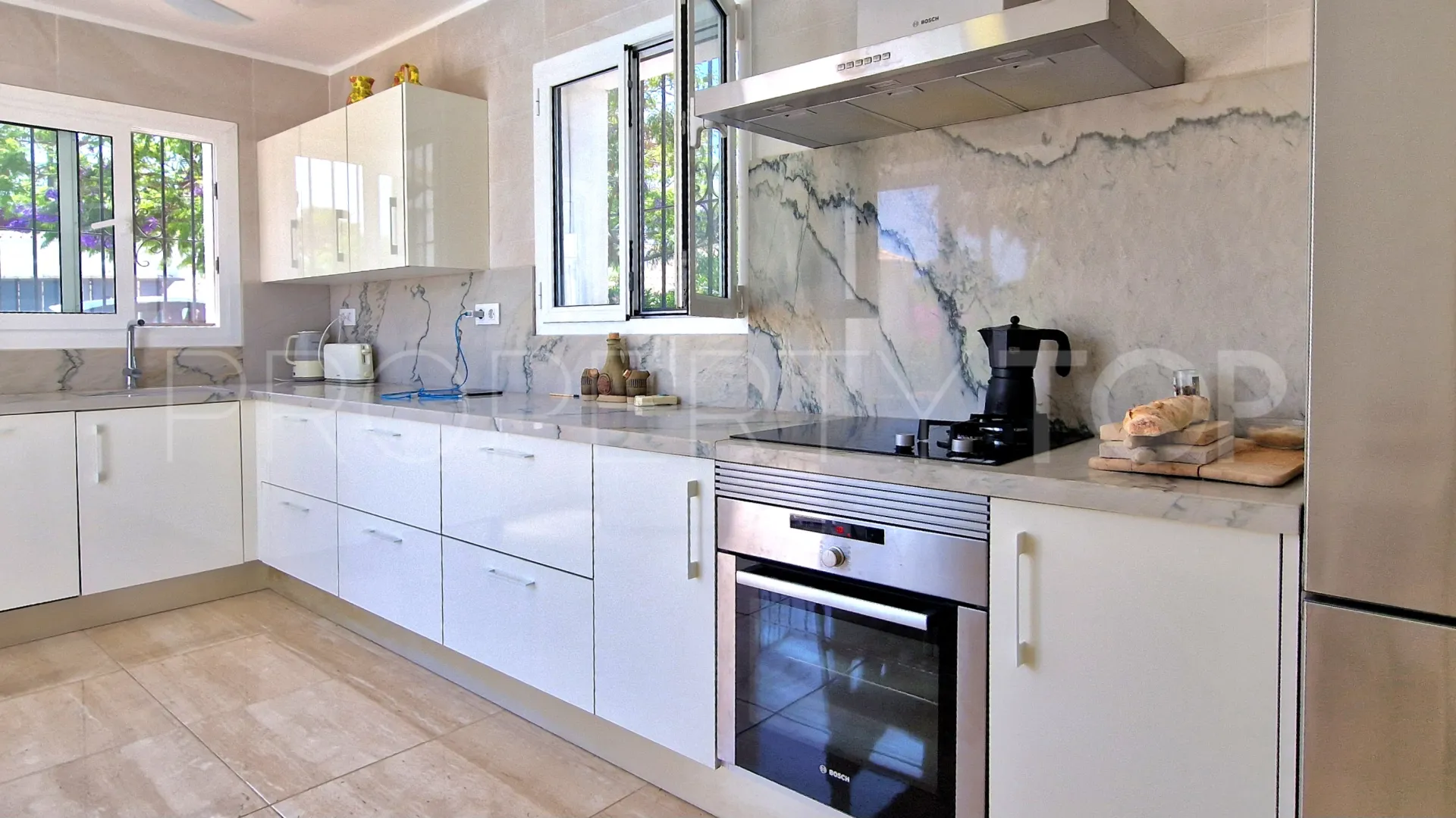 Villa for sale in Moraira with 6 bedrooms