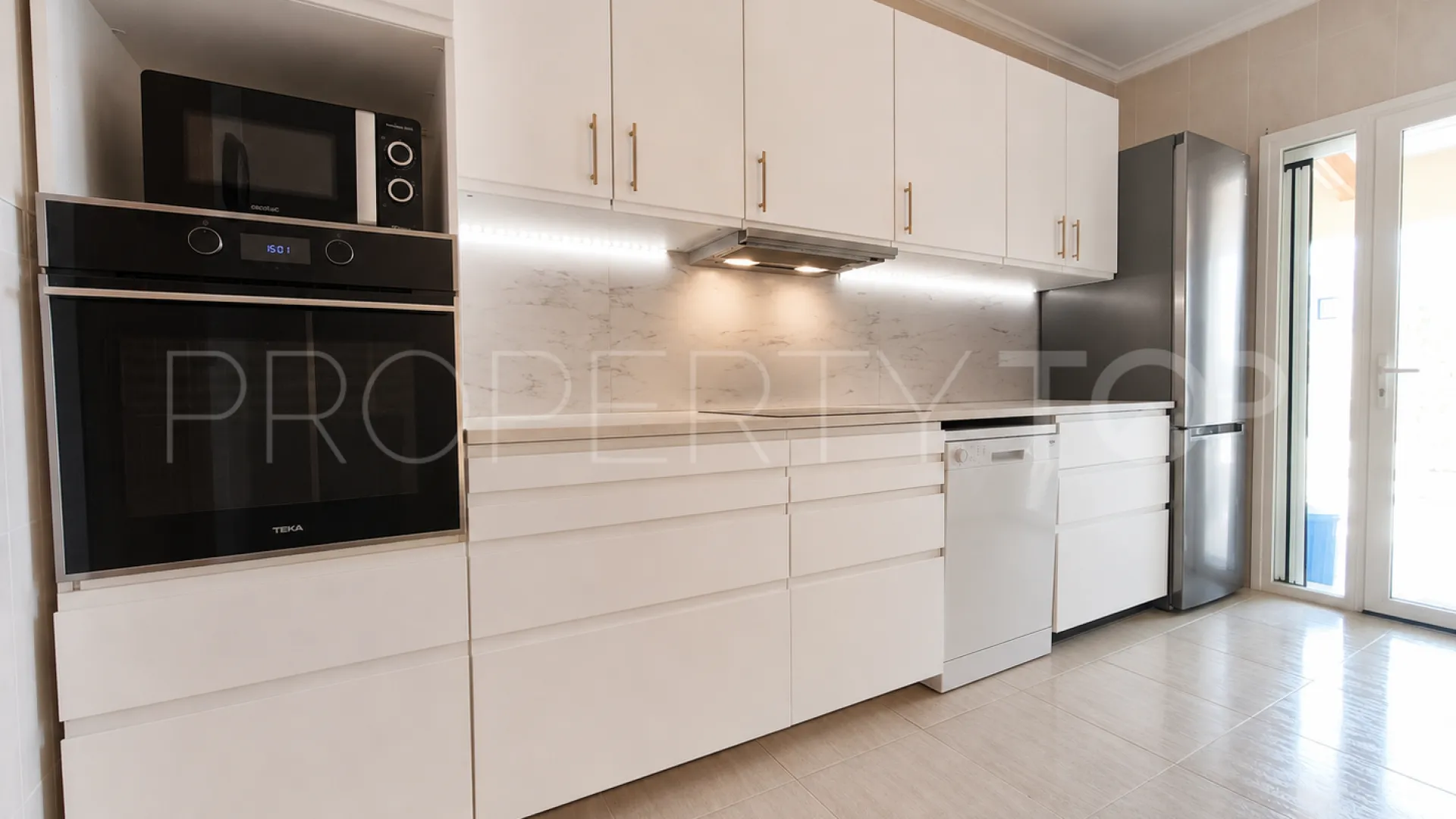 Se vende villa en Cumbre del Sol con 3 dormitorios