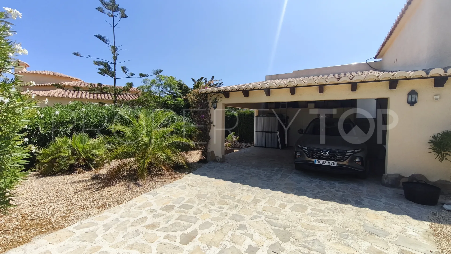 Se vende villa en Cumbre del Sol con 3 dormitorios