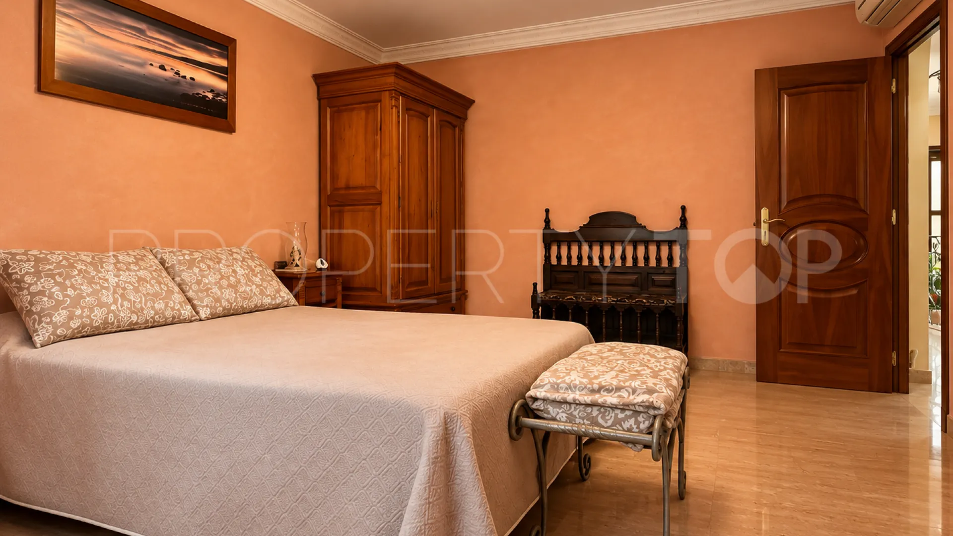 Se vende pareado en Oliva de 3 dormitorios