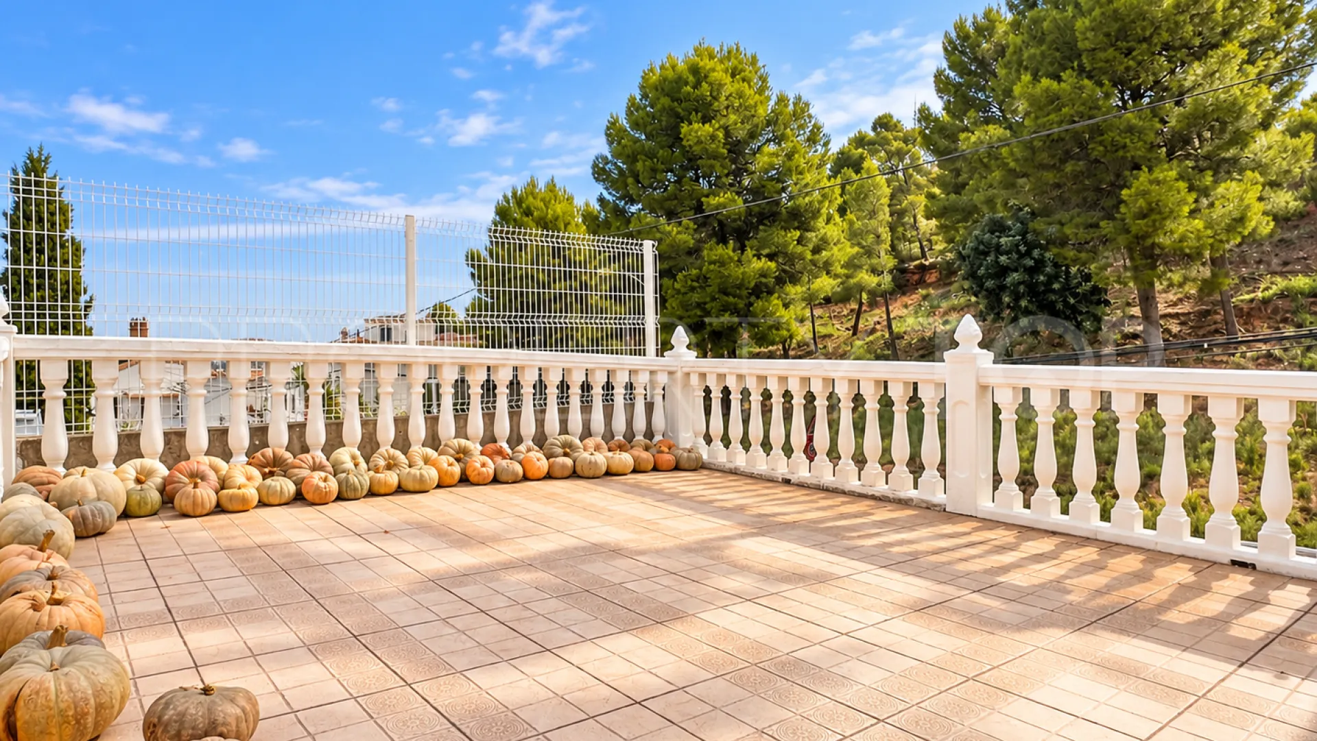 Se vende pareado en Oliva de 3 dormitorios