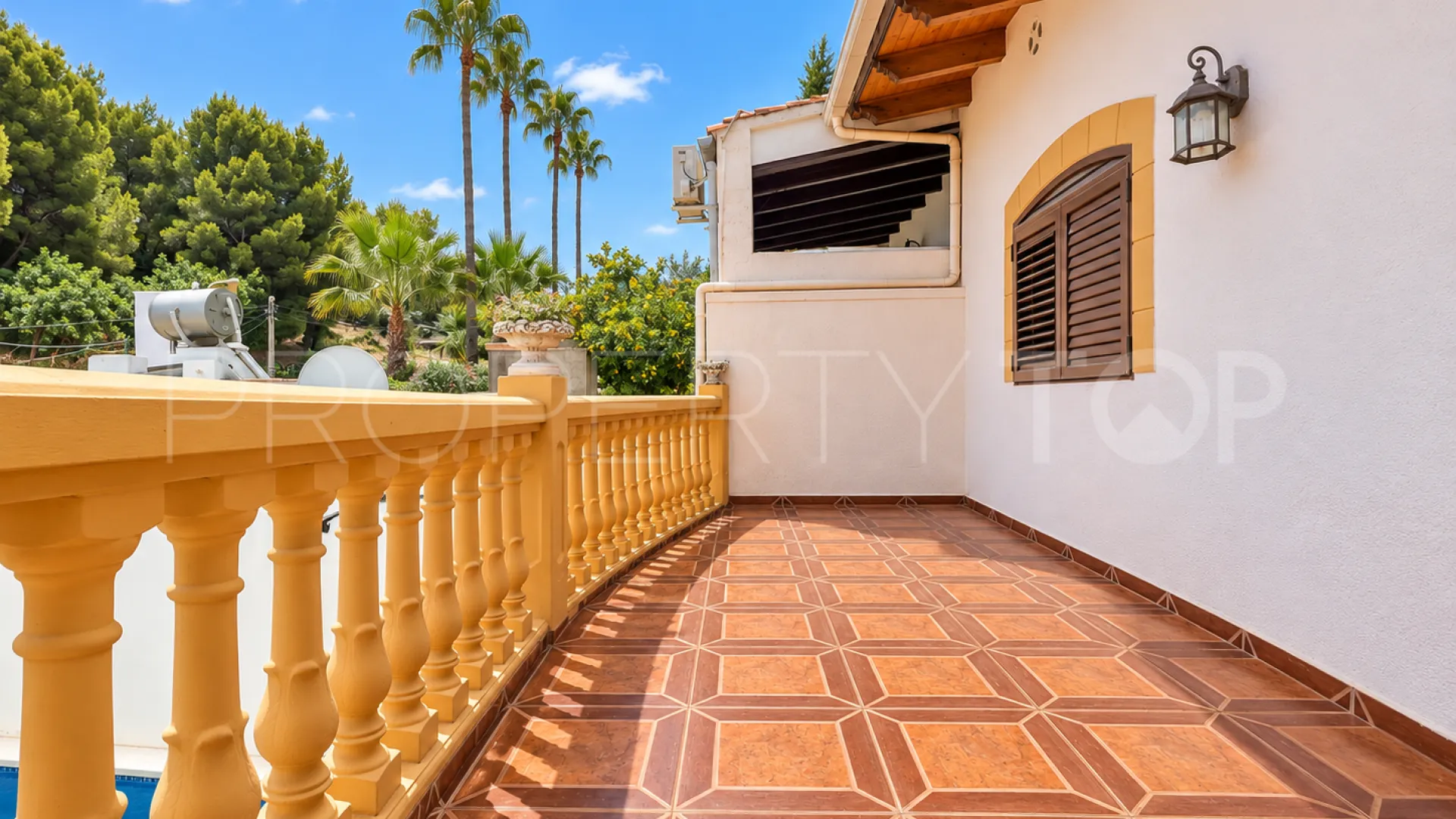 Se vende pareado en Oliva de 3 dormitorios