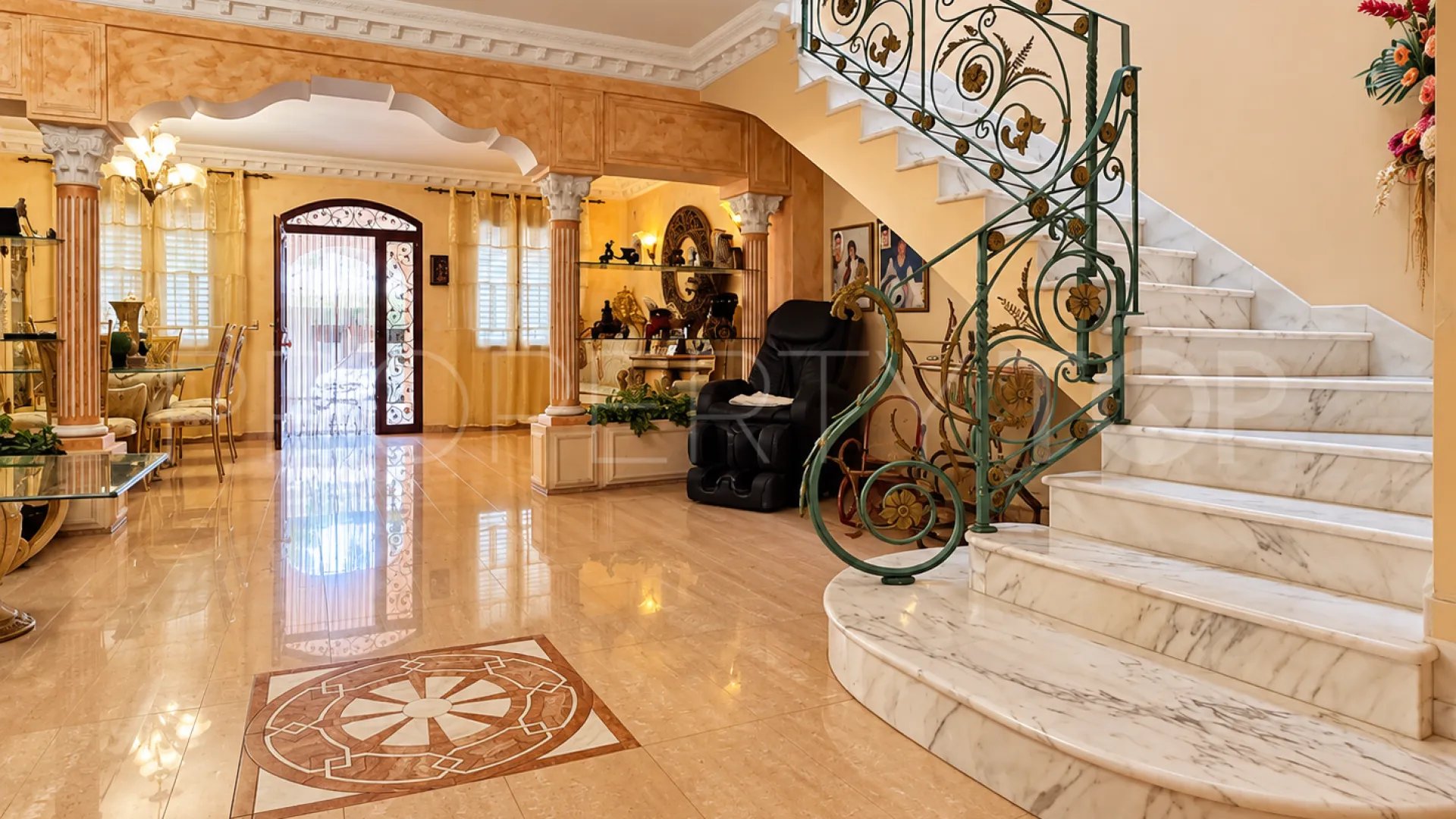 Se vende pareado en Oliva de 3 dormitorios