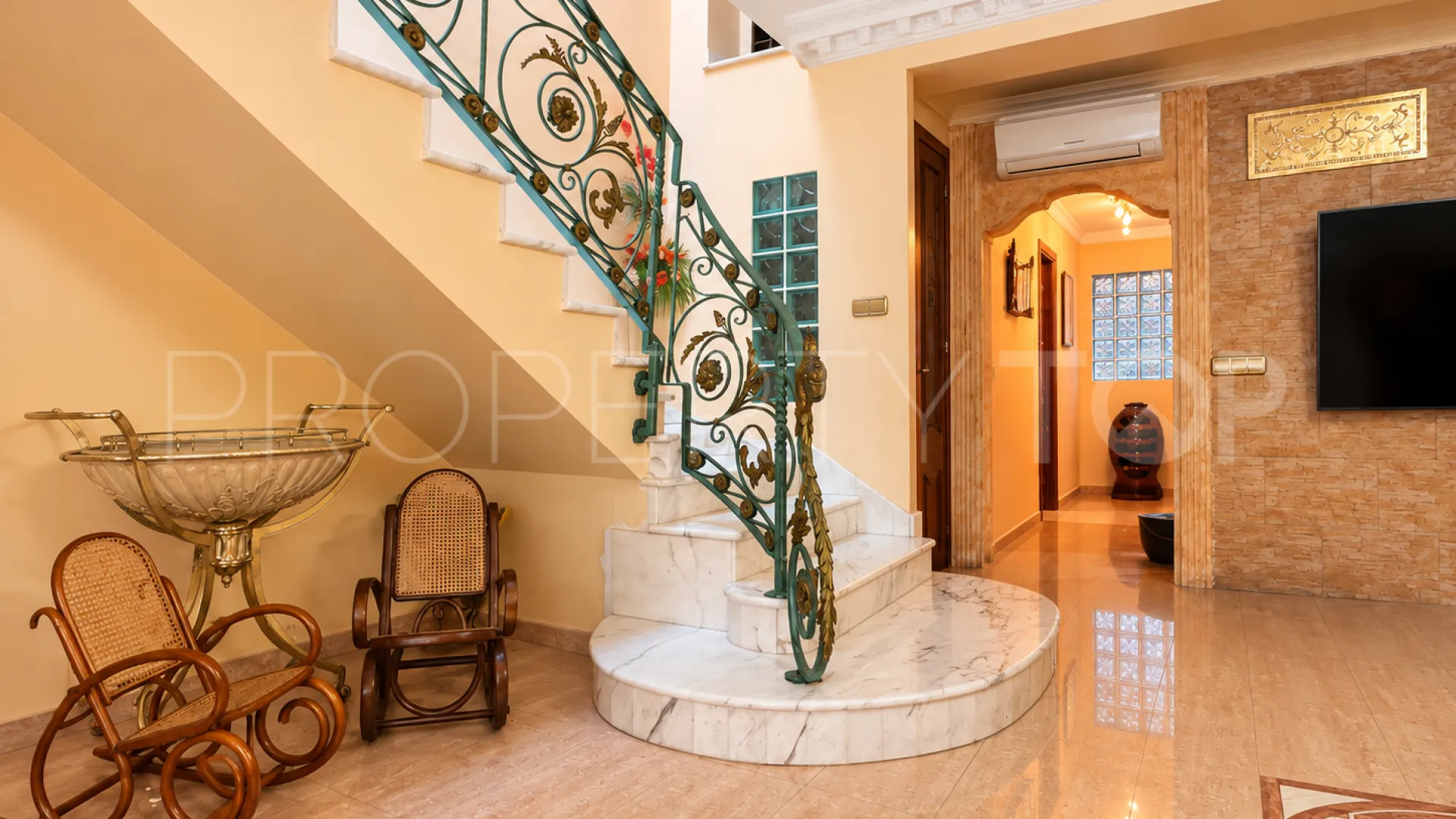 Se vende pareado en Oliva de 3 dormitorios