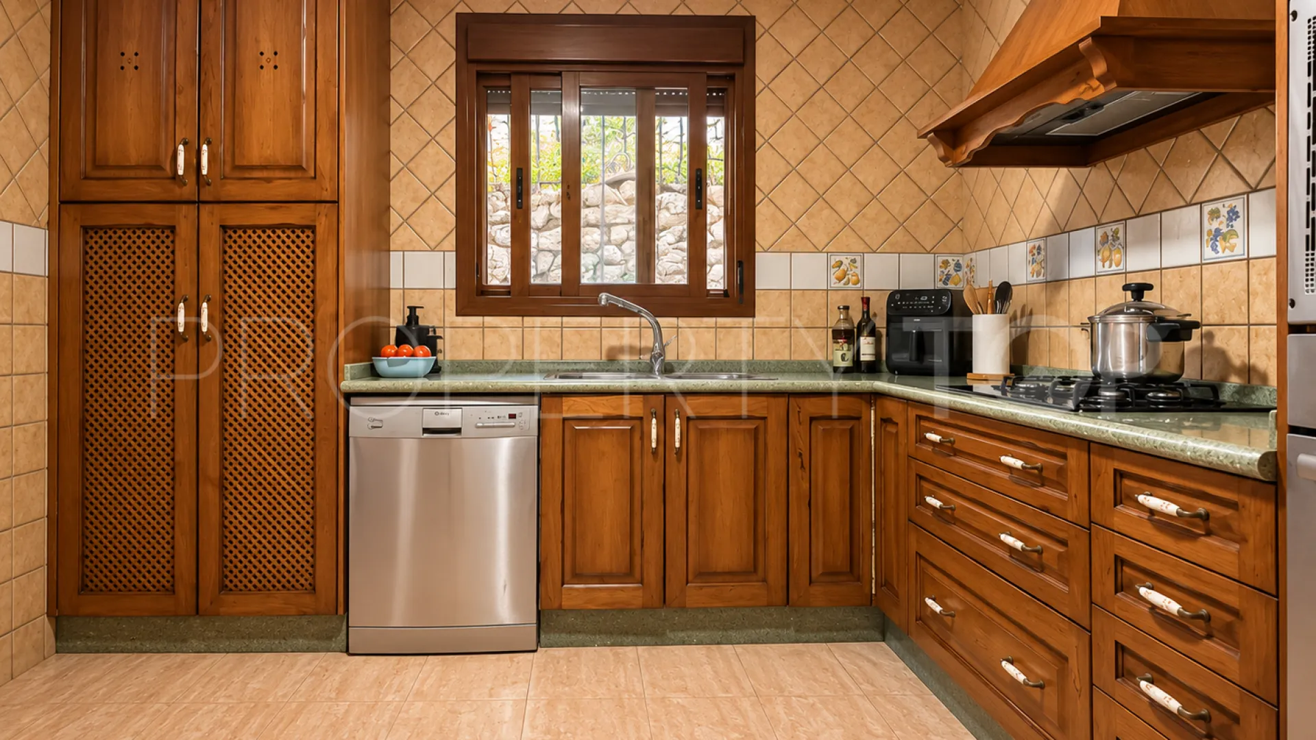 Se vende pareado en Oliva de 3 dormitorios