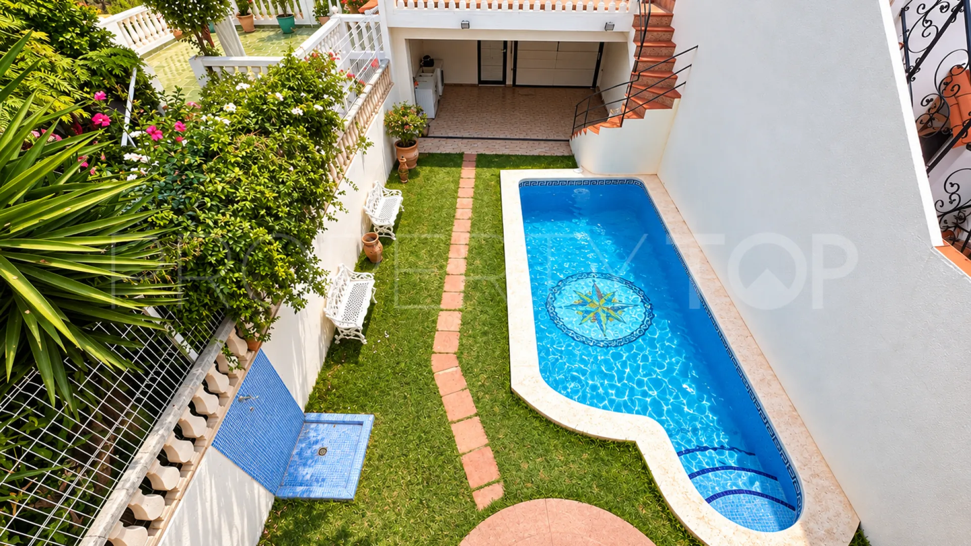 Se vende pareado en Oliva de 3 dormitorios