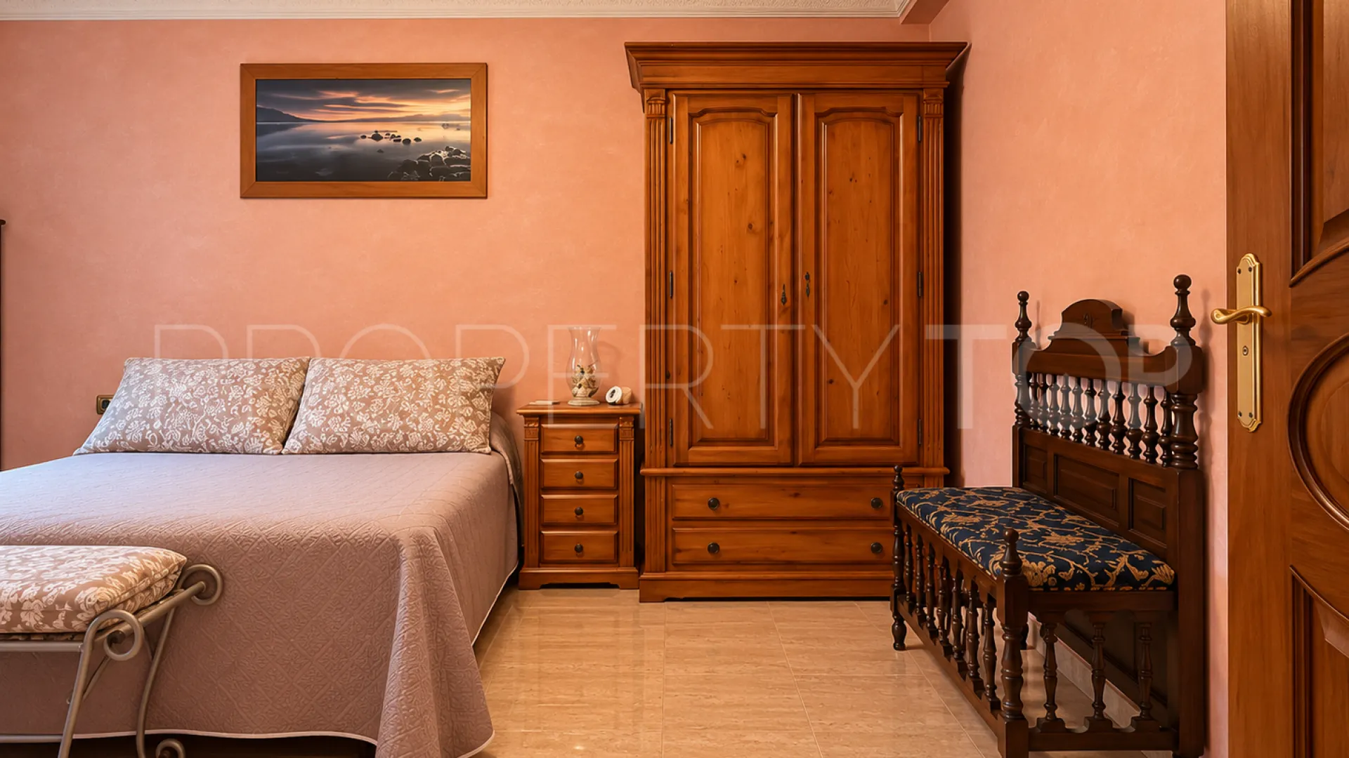 Se vende pareado en Oliva de 3 dormitorios