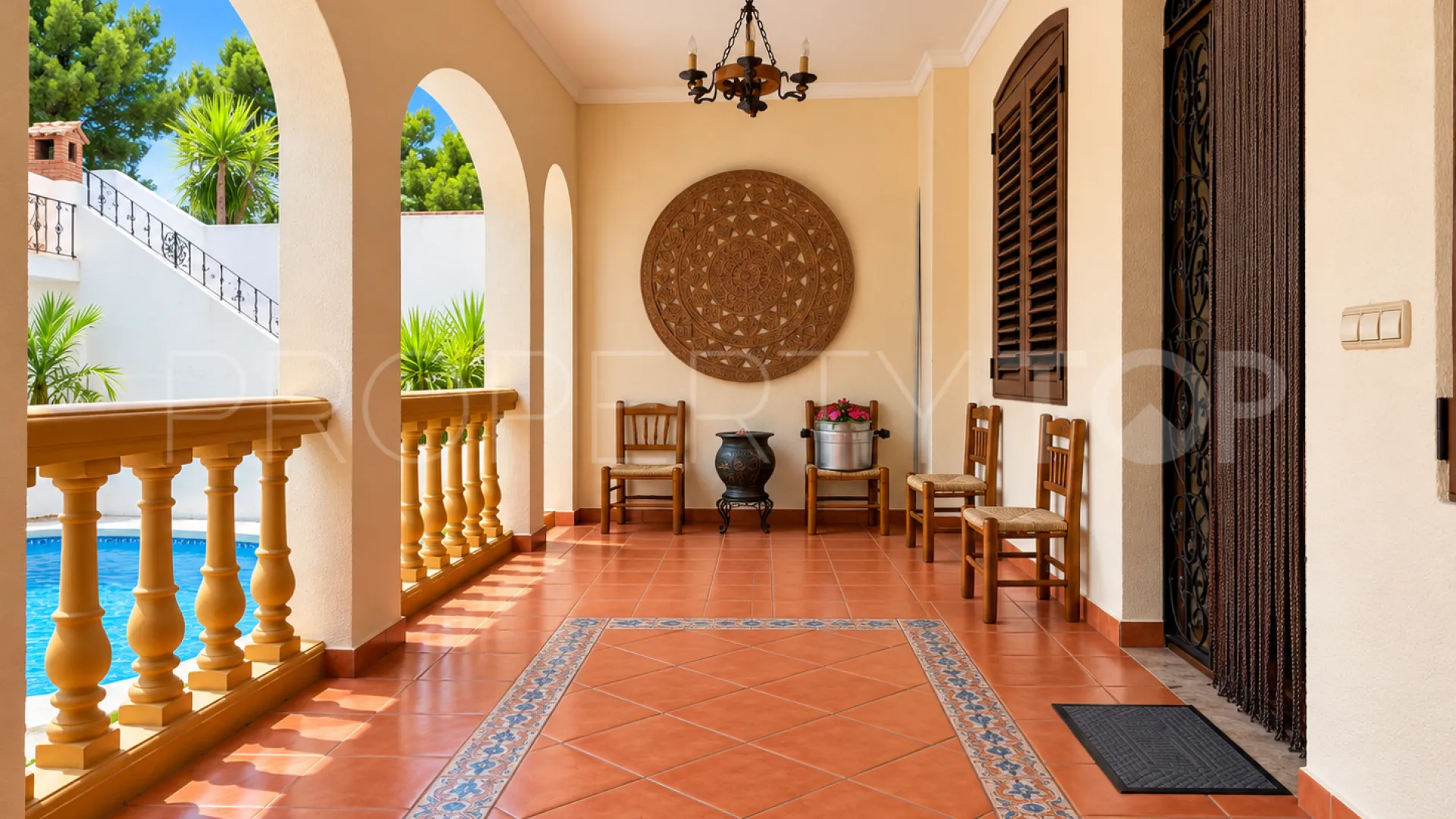 Se vende pareado en Oliva de 3 dormitorios