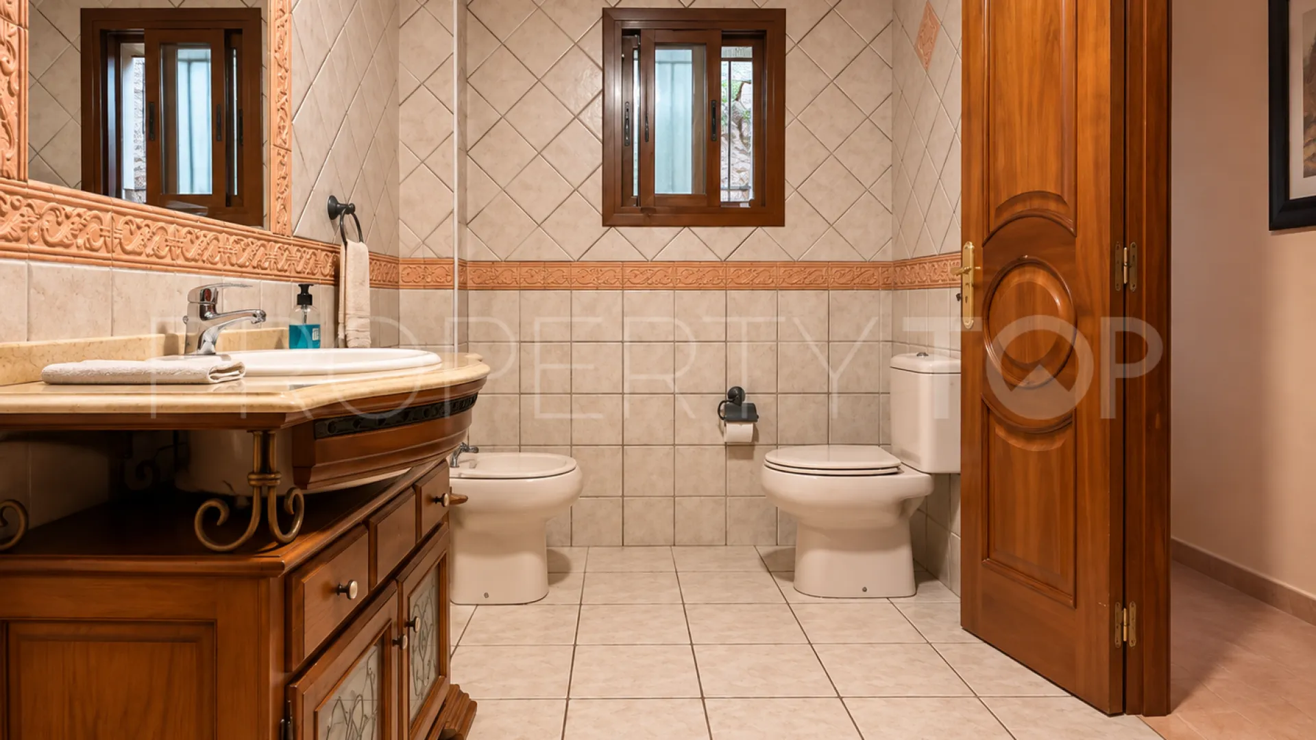 Se vende pareado en Oliva de 3 dormitorios