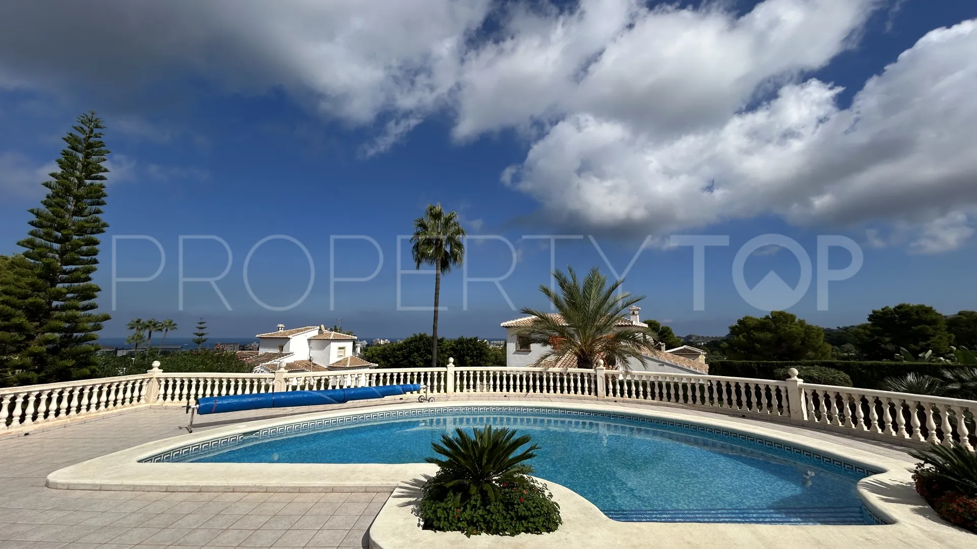 Buy villa with 3 bedrooms in Jávea