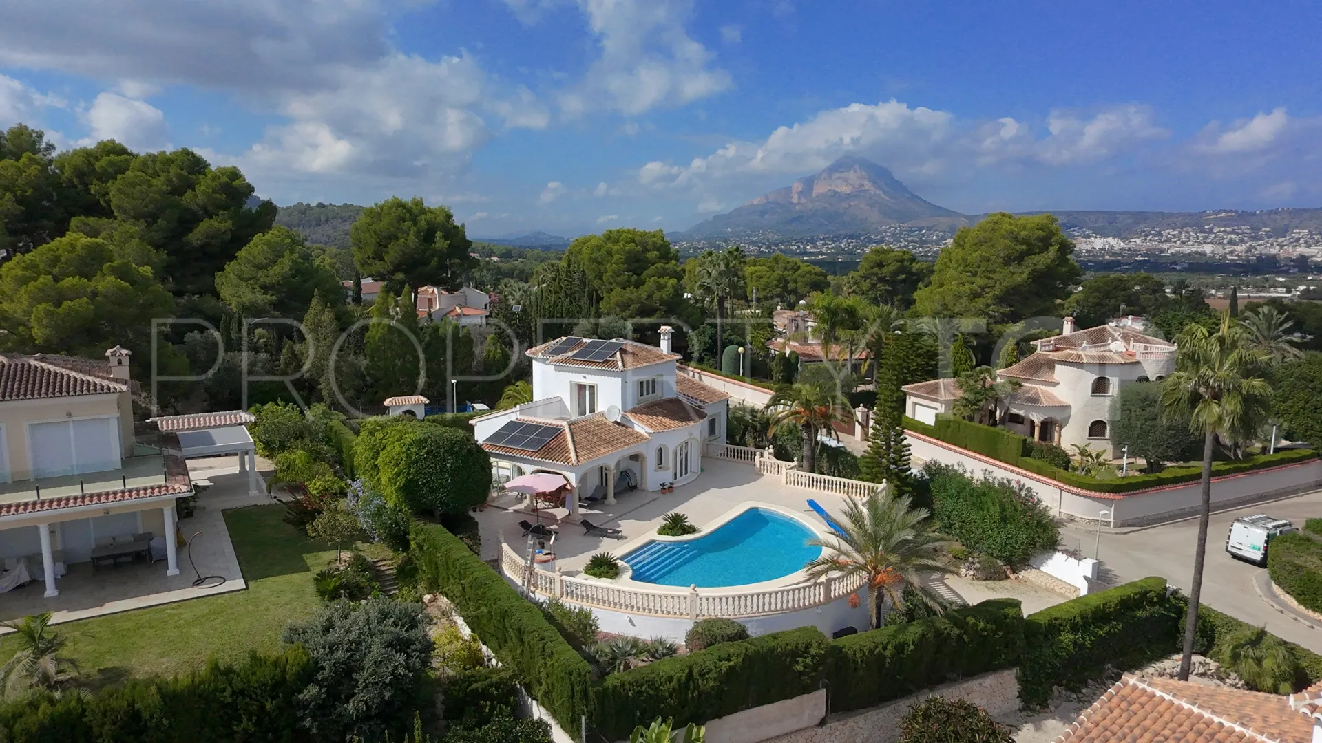 Buy villa with 3 bedrooms in Jávea