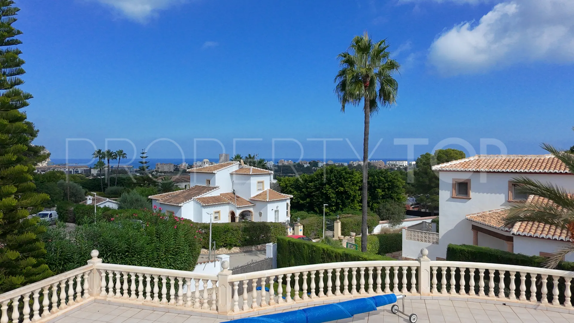 Buy villa with 3 bedrooms in Jávea
