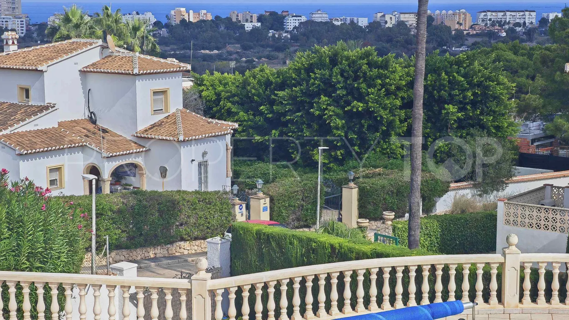 Buy villa with 3 bedrooms in Jávea