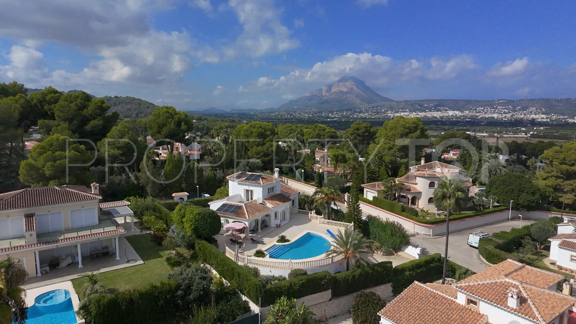 Buy villa with 3 bedrooms in Jávea