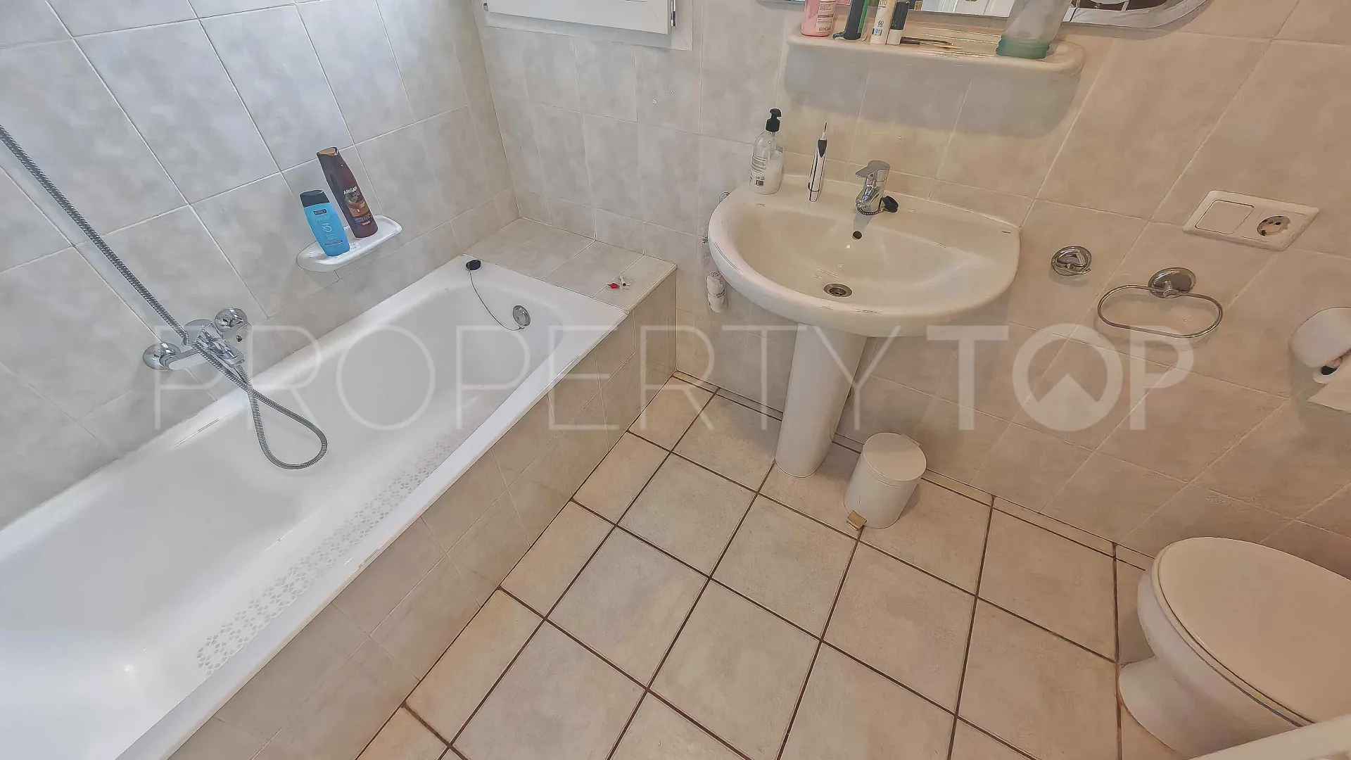 Buy villa with 3 bedrooms in Jávea