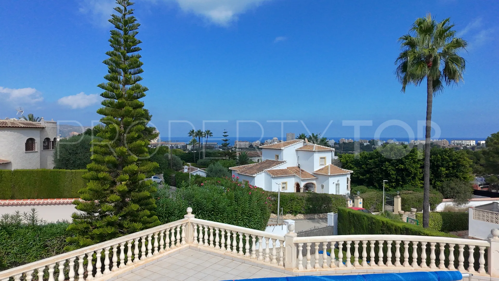 Buy villa with 3 bedrooms in Jávea
