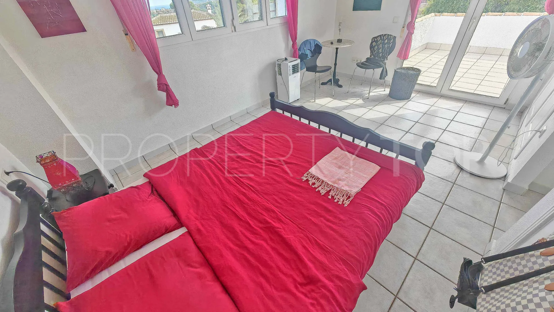 Buy villa with 3 bedrooms in Jávea