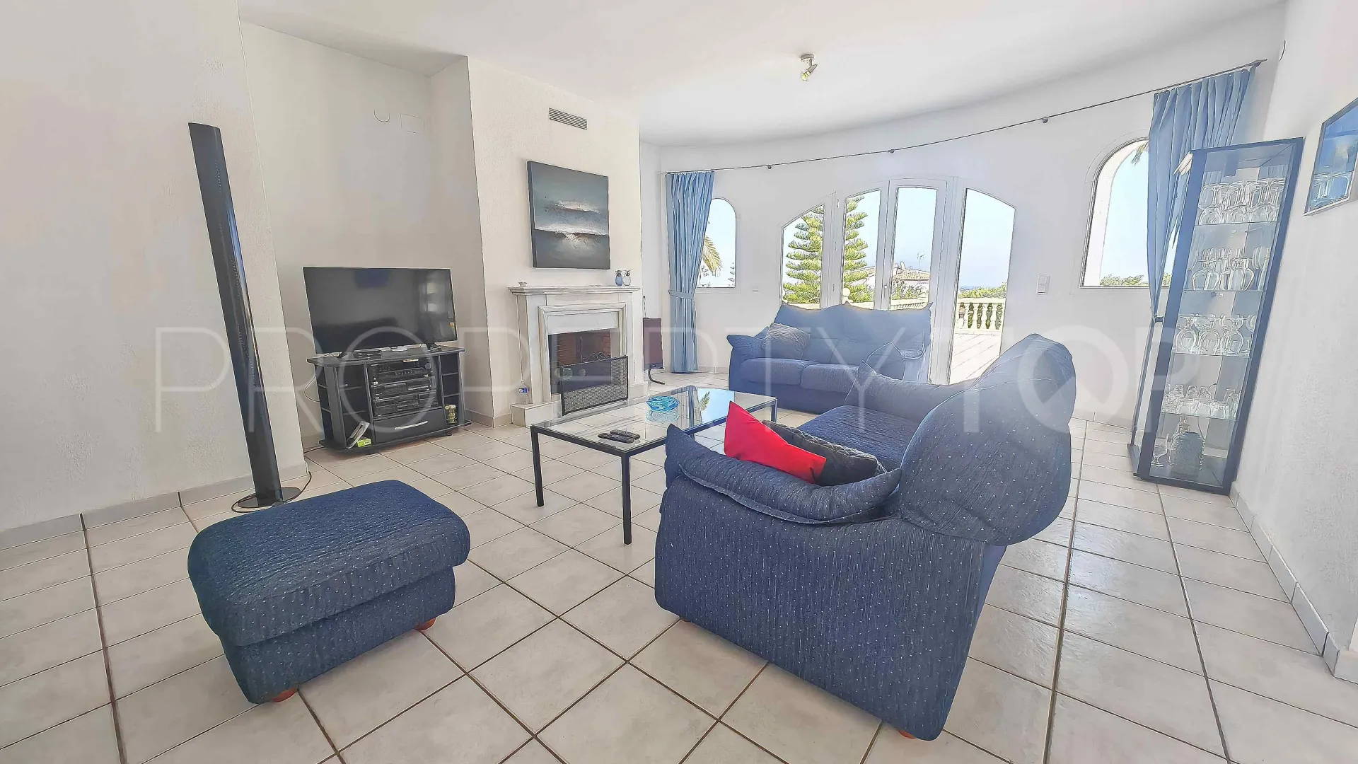 Buy villa with 3 bedrooms in Jávea