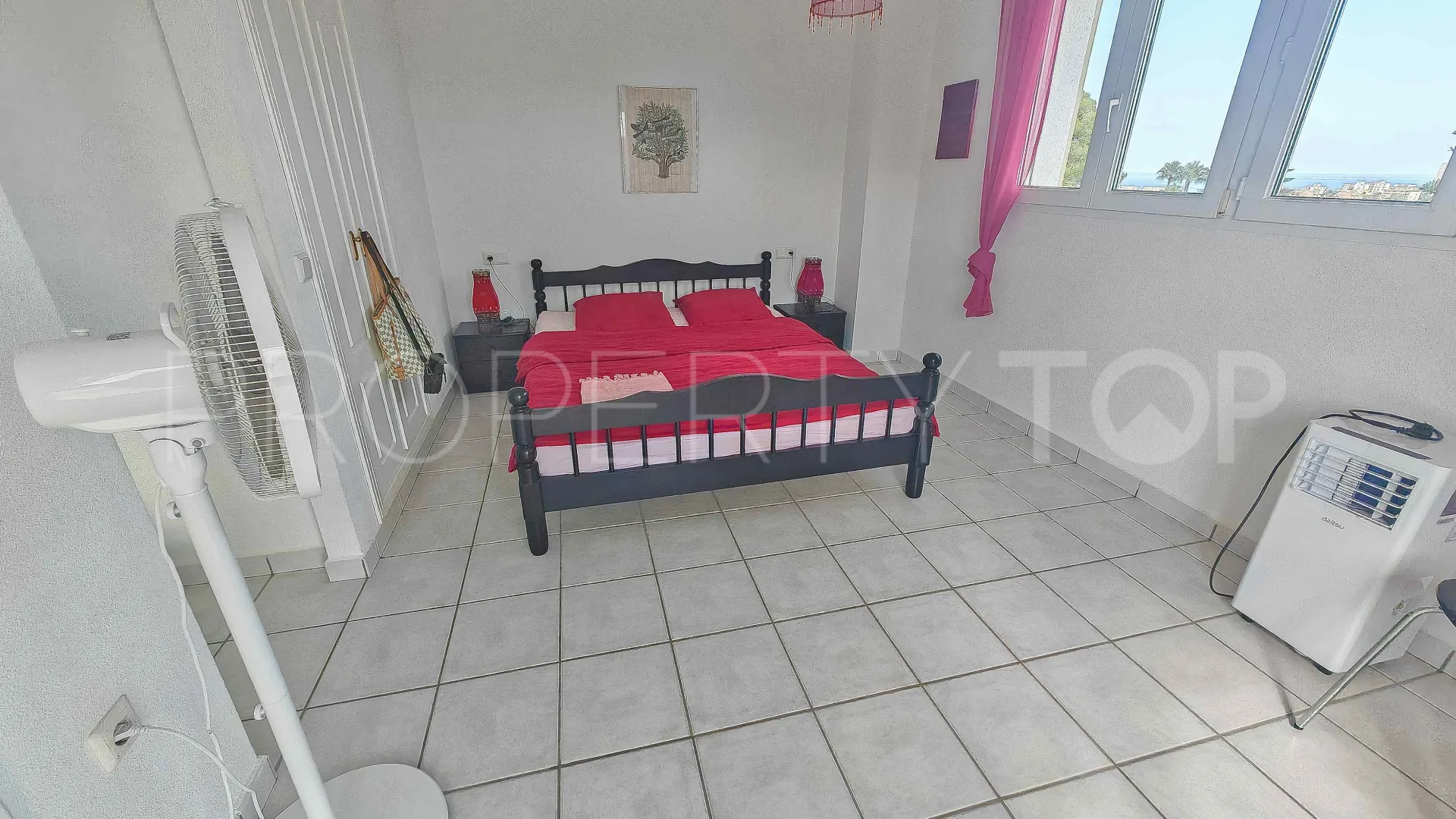 Buy villa with 3 bedrooms in Jávea