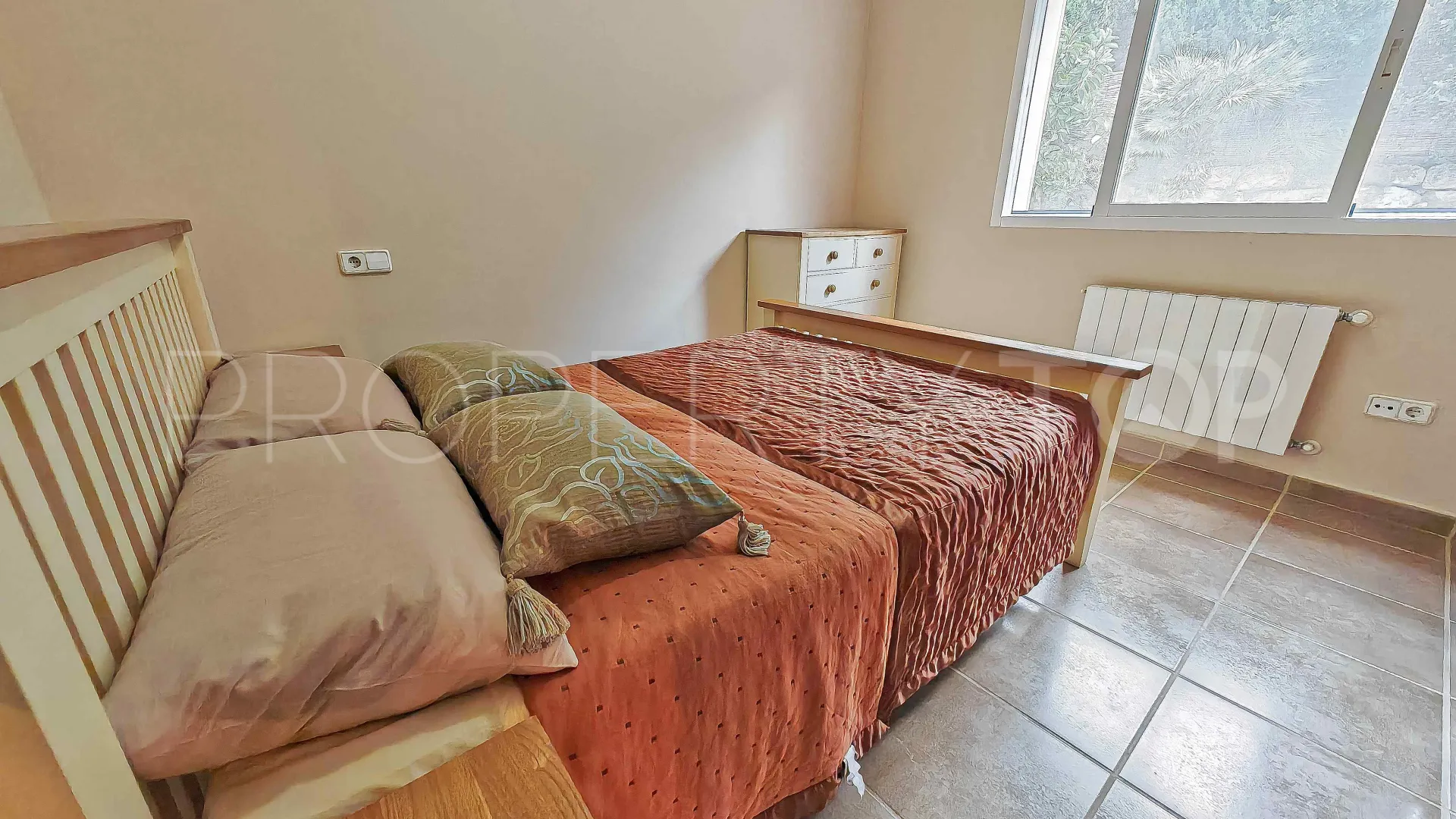 Buy villa in Jávea with 3 bedrooms