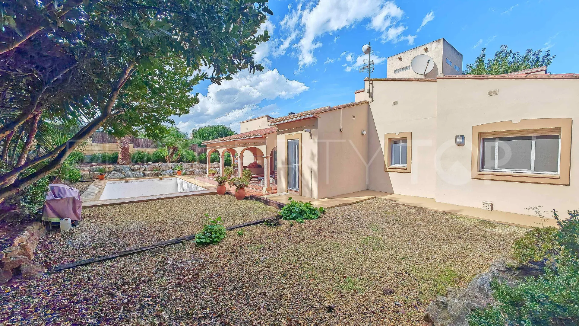 Buy villa in Jávea with 3 bedrooms