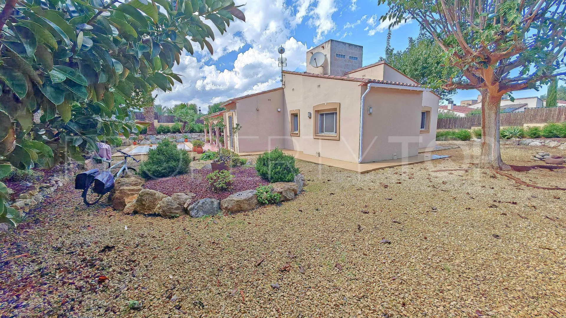 Buy villa in Jávea with 3 bedrooms