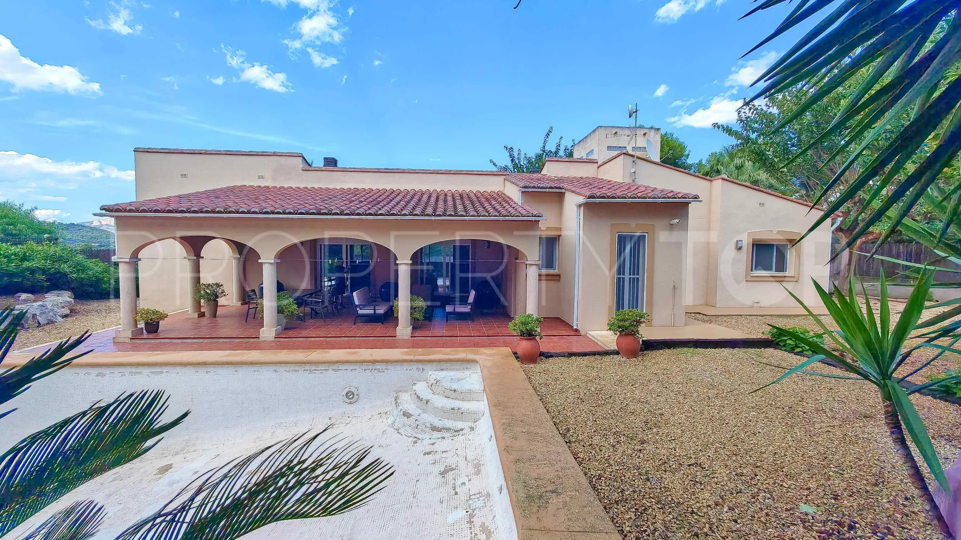 Buy villa in Jávea with 3 bedrooms